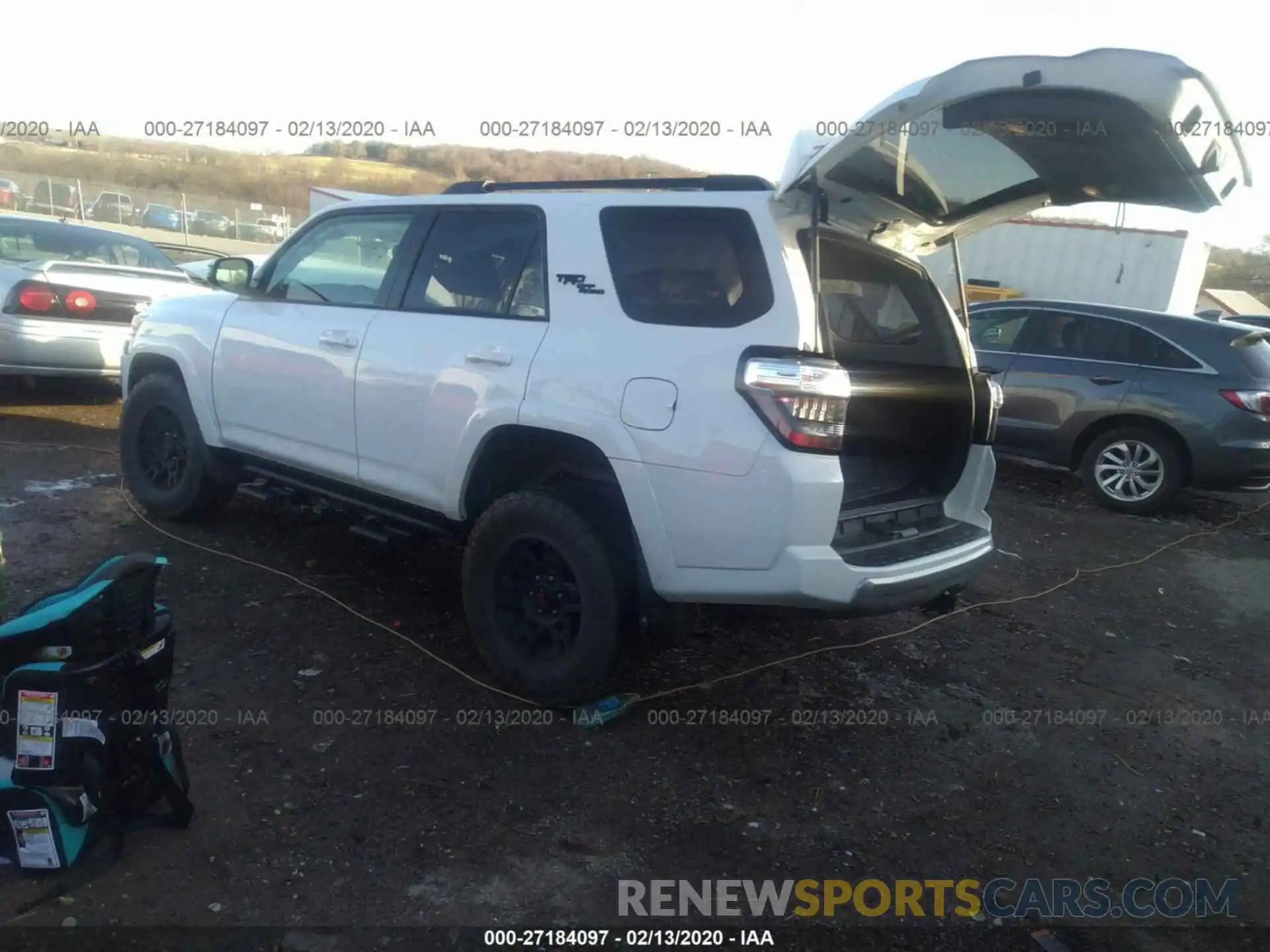 3 Фотография поврежденного автомобиля JTEBU5JR0K5632165 TOYOTA 4RUNNER 2019