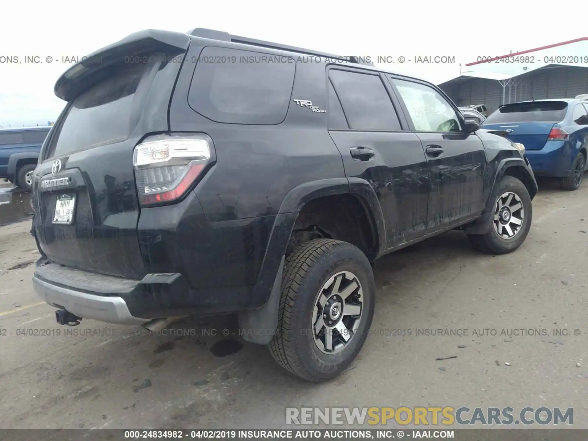 4 Фотография поврежденного автомобиля JTEBU5JR0K5635373 TOYOTA 4RUNNER 2019