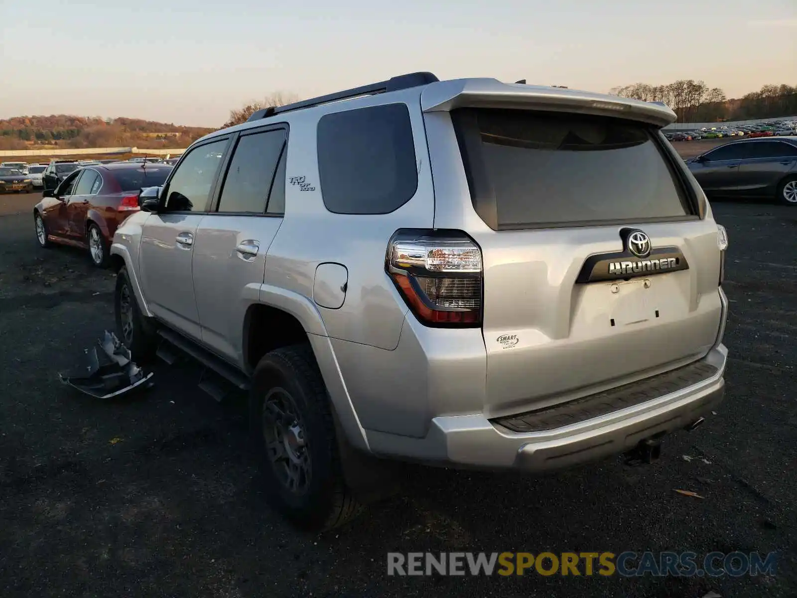 3 Фотография поврежденного автомобиля JTEBU5JR0K5637494 TOYOTA 4RUNNER 2019