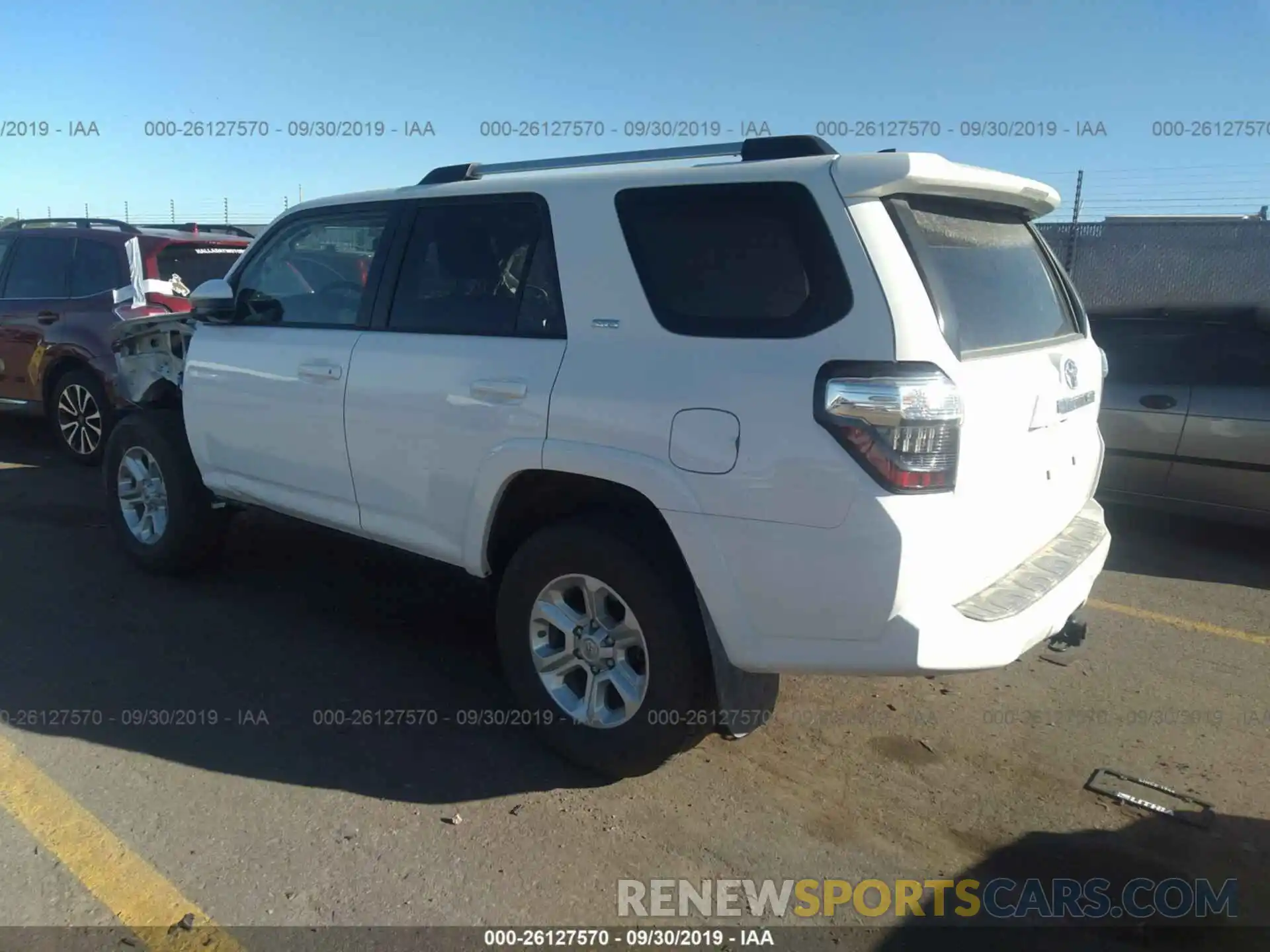 3 Фотография поврежденного автомобиля JTEBU5JR0K5639245 TOYOTA 4RUNNER 2019