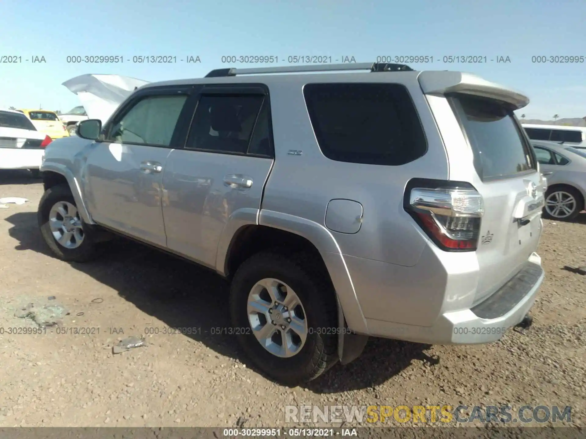 3 Фотография поврежденного автомобиля JTEBU5JR0K5640802 TOYOTA 4RUNNER 2019