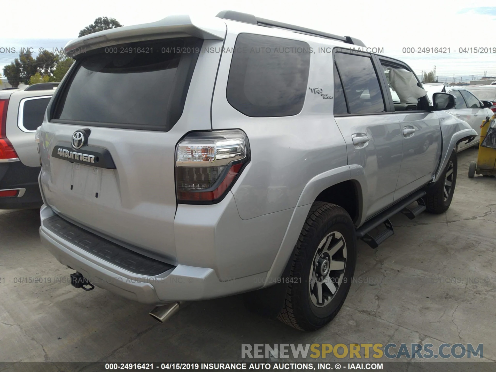 4 Фотография поврежденного автомобиля JTEBU5JR0K5641125 TOYOTA 4RUNNER 2019