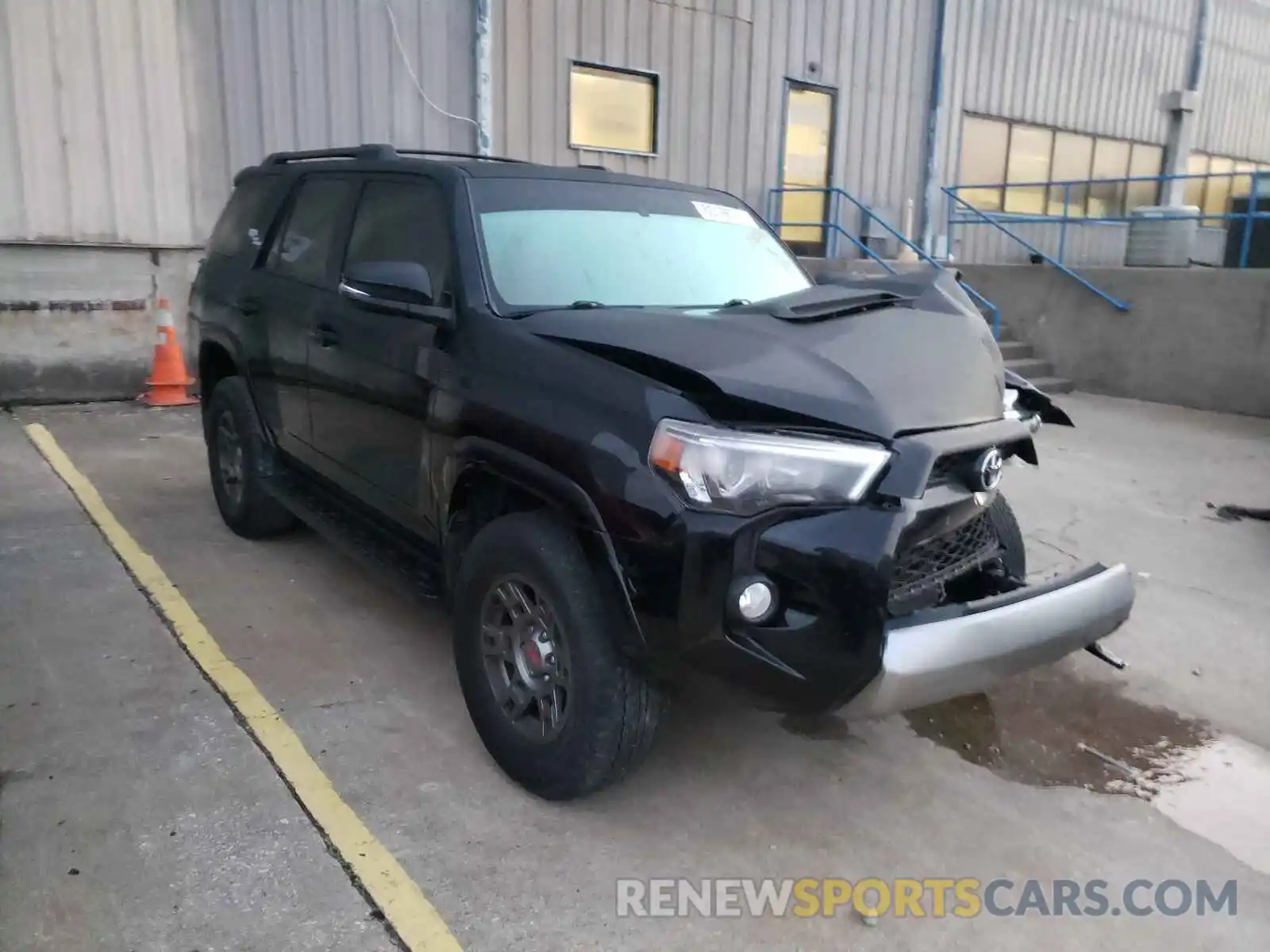 1 Фотография поврежденного автомобиля JTEBU5JR0K5647832 TOYOTA 4RUNNER 2019