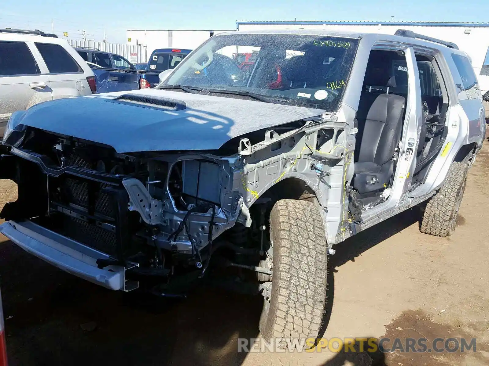 2 Фотография поврежденного автомобиля JTEBU5JR0K5648494 TOYOTA 4RUNNER 2019