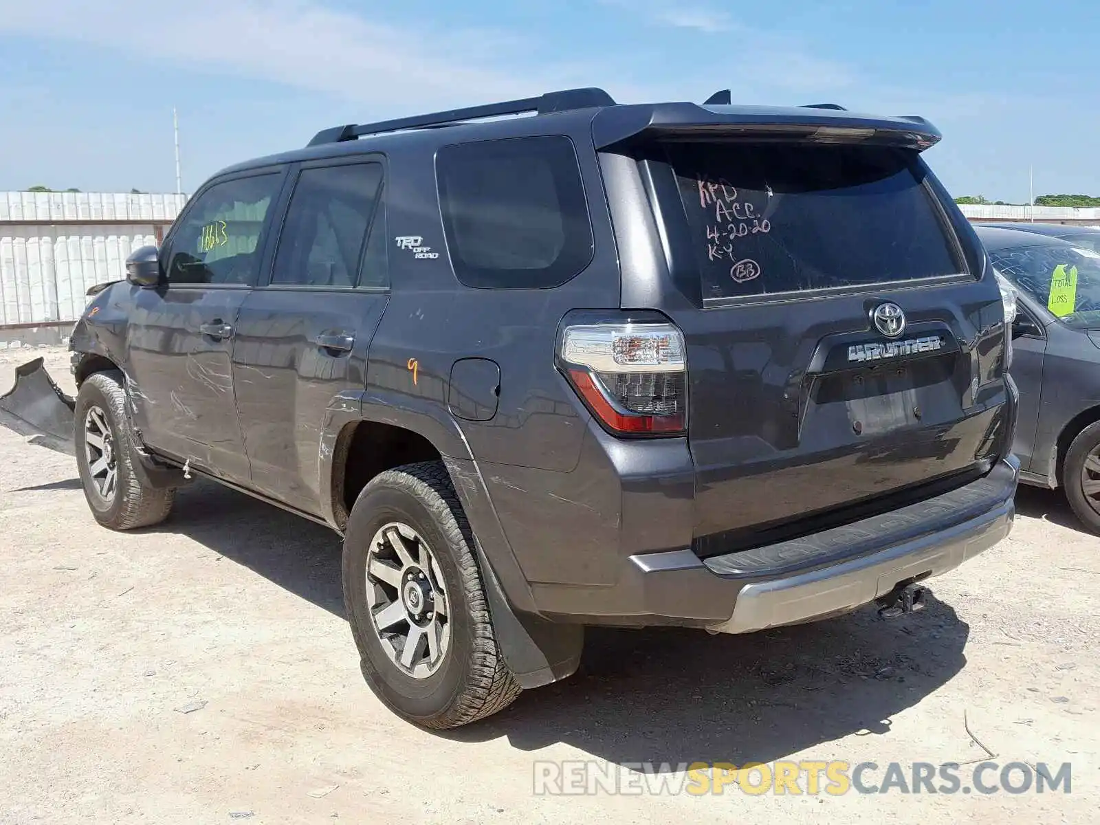 3 Фотография поврежденного автомобиля JTEBU5JR0K5651167 TOYOTA 4RUNNER 2019