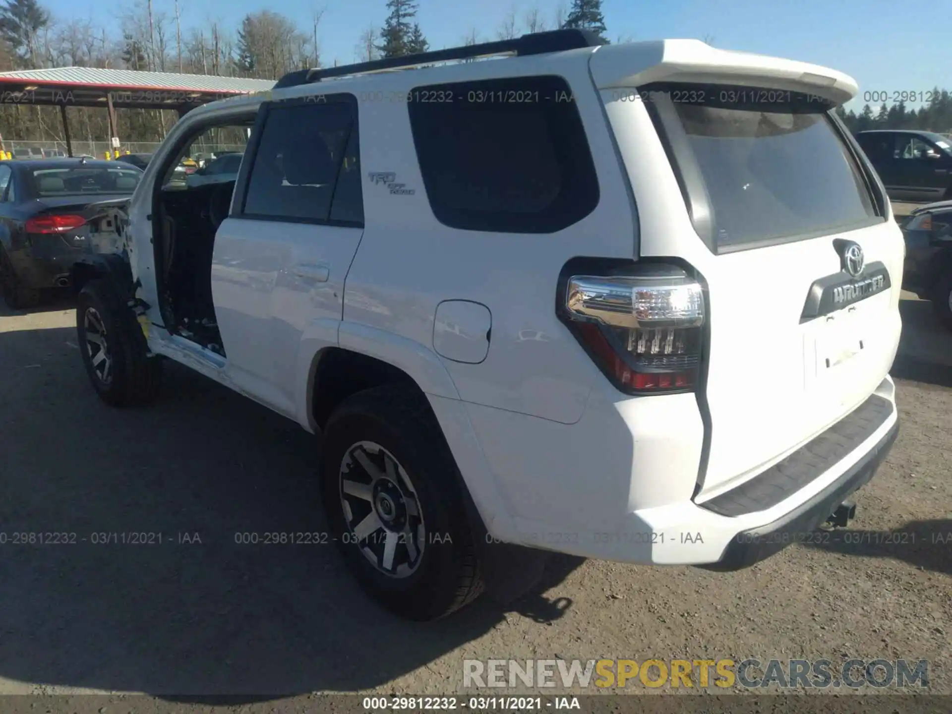 3 Фотография поврежденного автомобиля JTEBU5JR0K5659334 TOYOTA 4RUNNER 2019