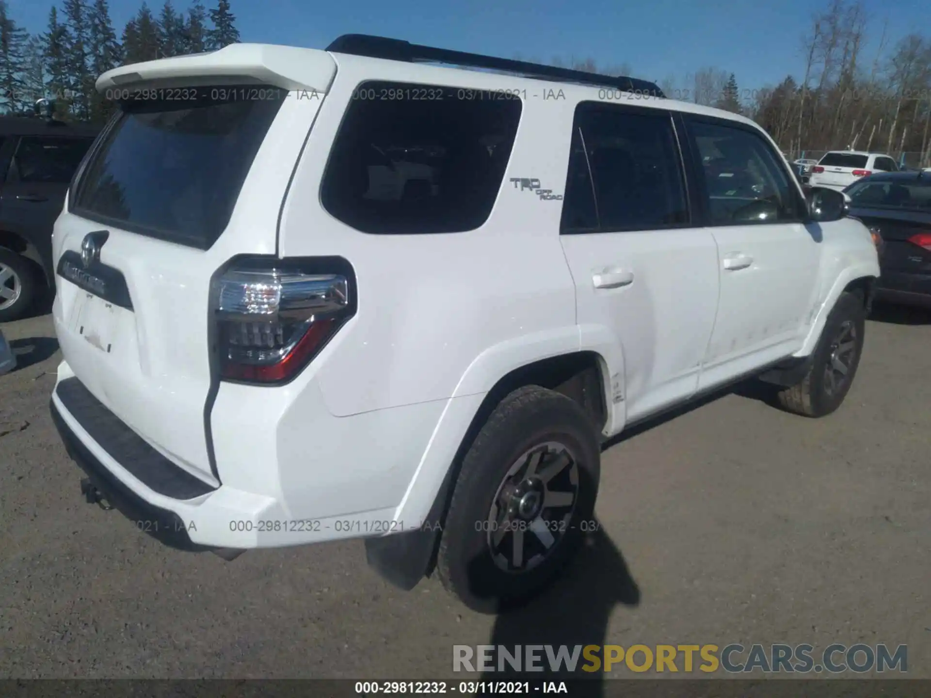 4 Фотография поврежденного автомобиля JTEBU5JR0K5659334 TOYOTA 4RUNNER 2019