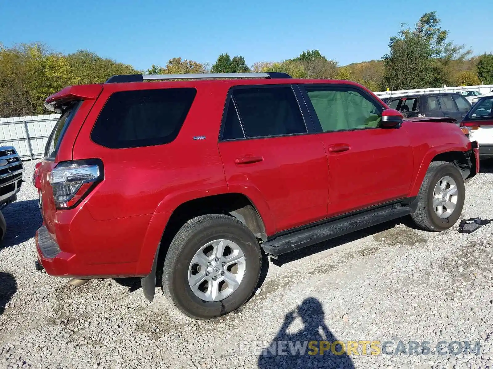 4 Photograph of a damaged car JTEBU5JR0K5661553 TOYOTA 4RUNNER 2019