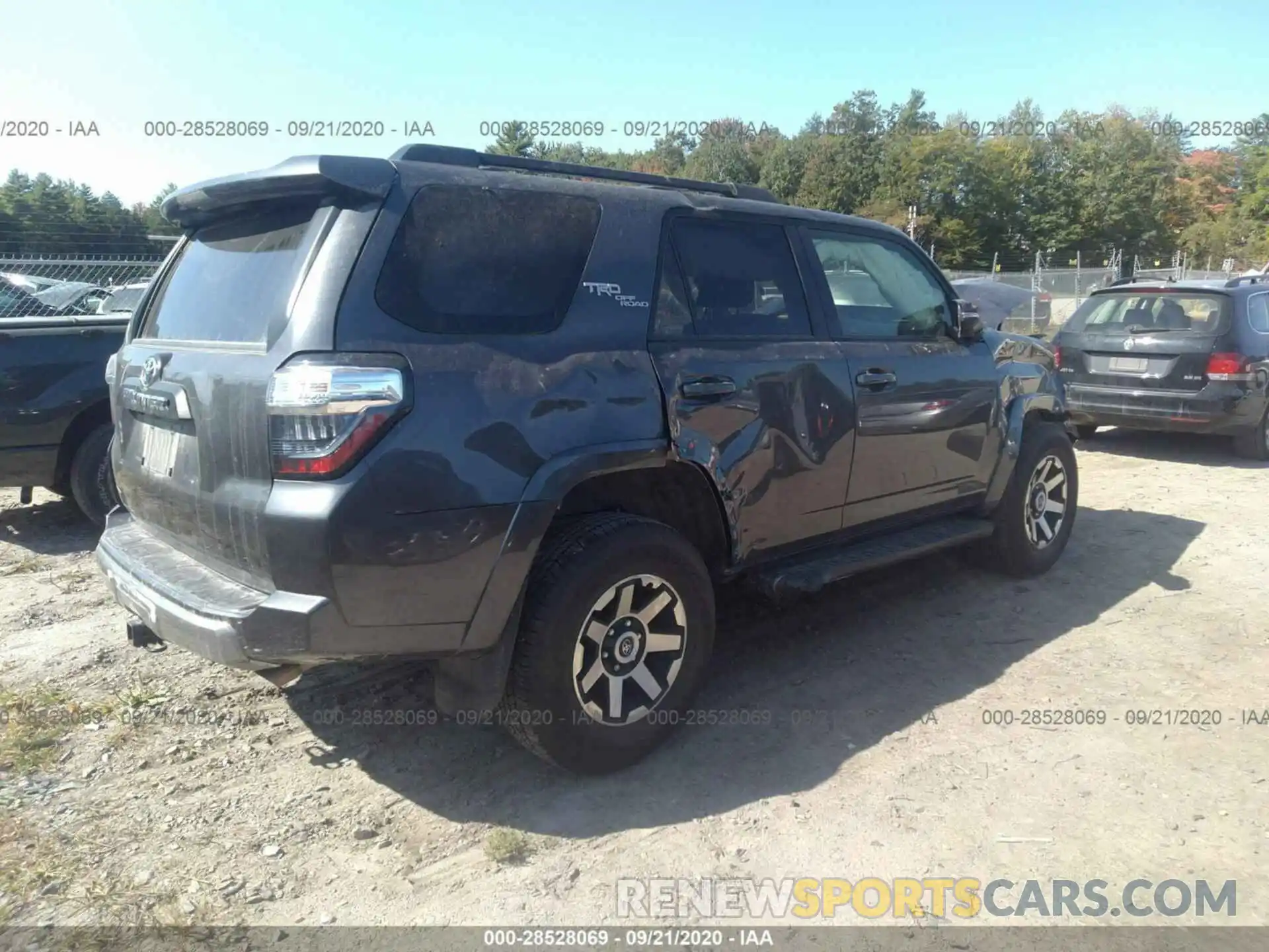 4 Photograph of a damaged car JTEBU5JR0K5663853 TOYOTA 4RUNNER 2019