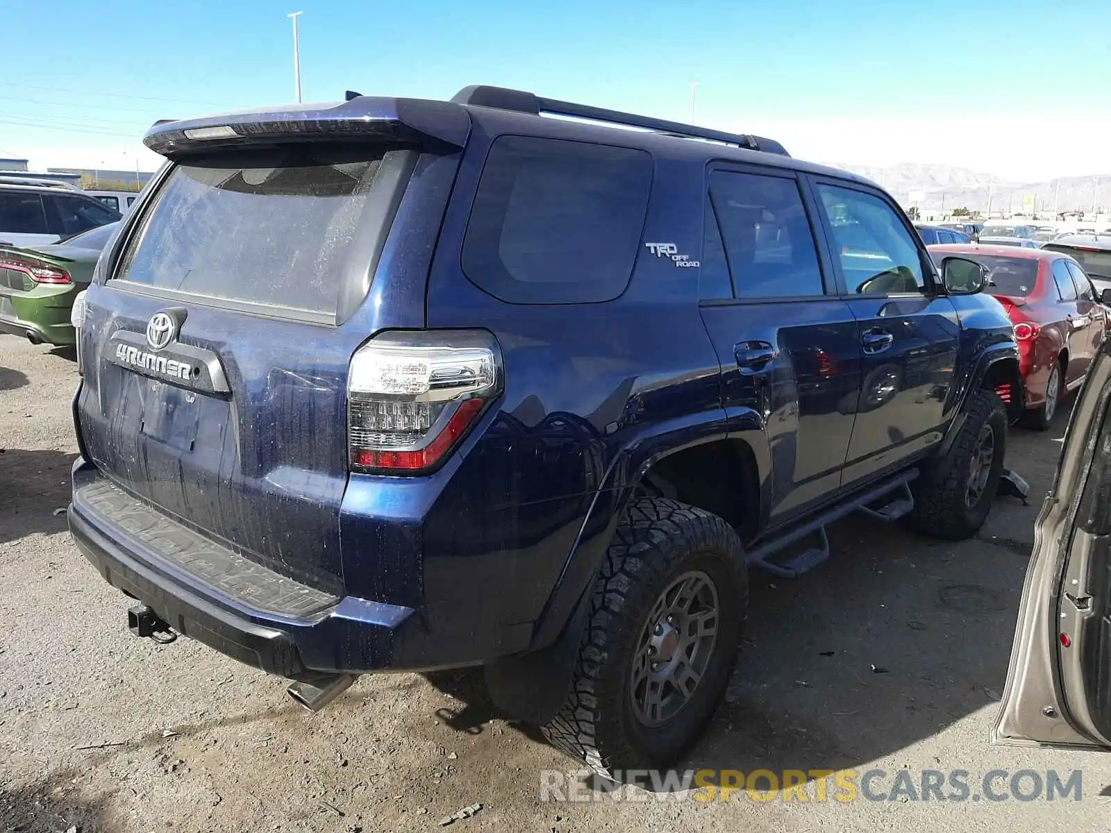 4 Фотография поврежденного автомобиля JTEBU5JR0K5673878 TOYOTA 4RUNNER 2019