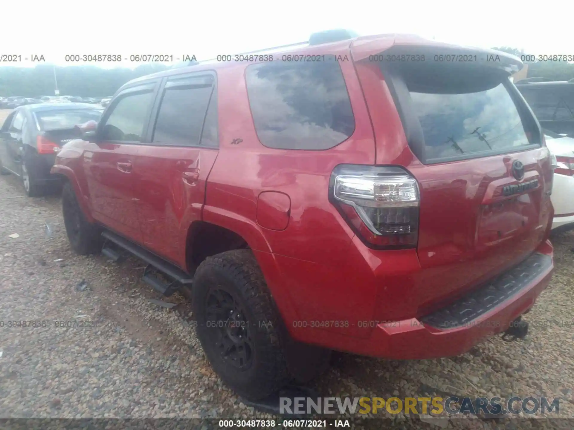 3 Фотография поврежденного автомобиля JTEBU5JR0K5674139 TOYOTA 4RUNNER 2019