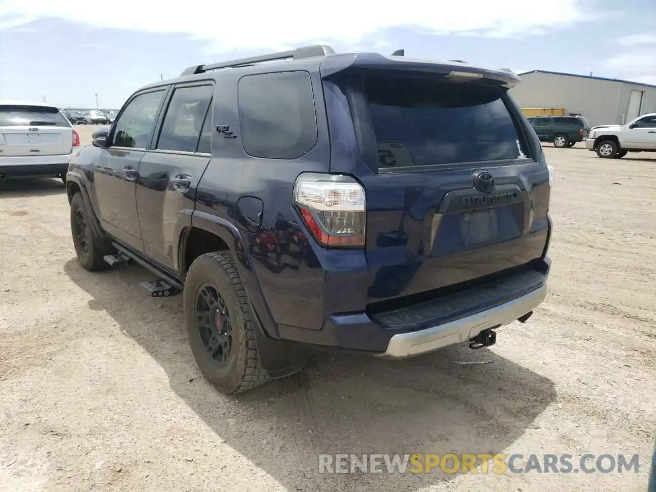 3 Фотография поврежденного автомобиля JTEBU5JR0K5680099 TOYOTA 4RUNNER 2019