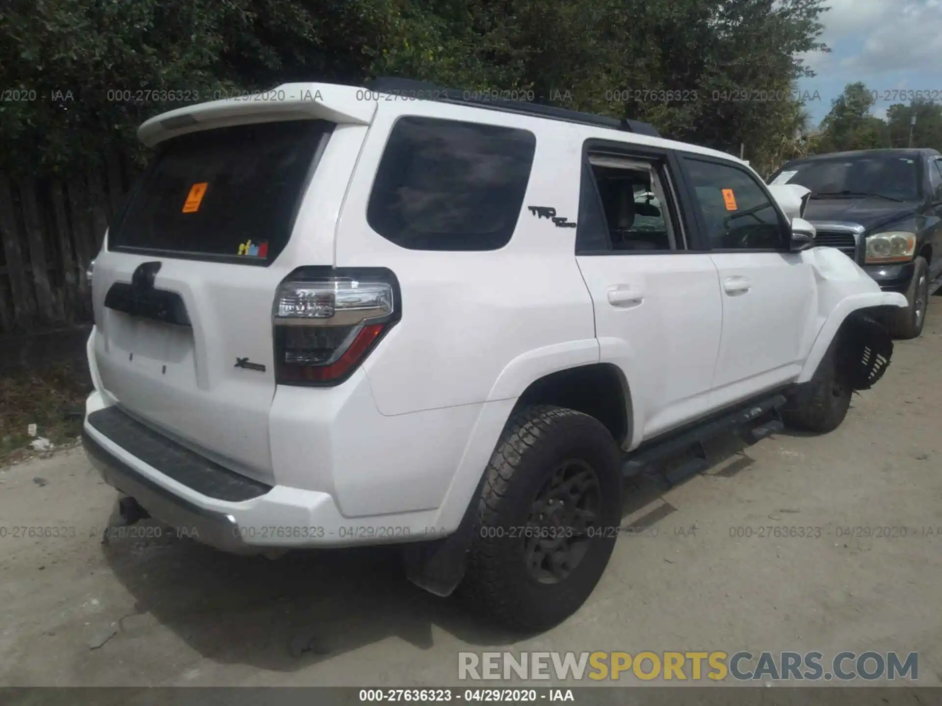 4 Фотография поврежденного автомобиля JTEBU5JR0K5683908 TOYOTA 4RUNNER 2019