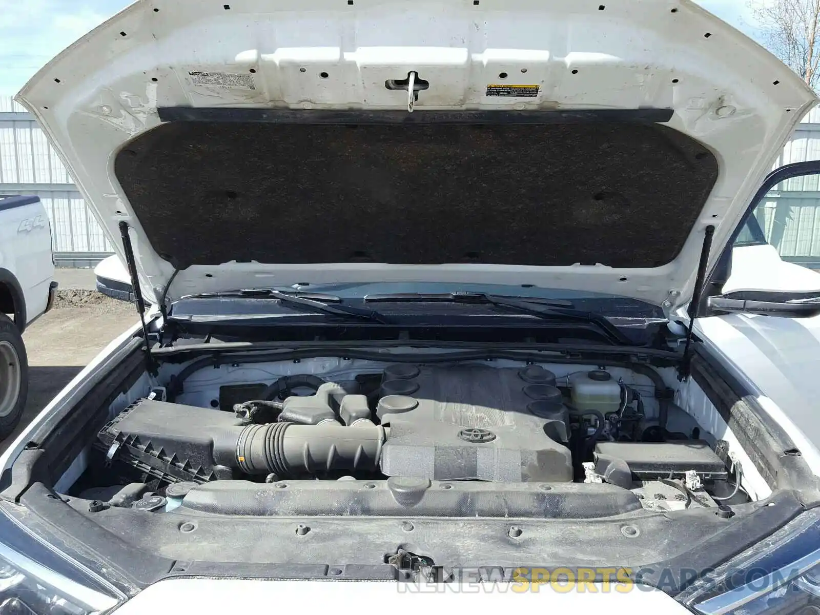 7 Фотография поврежденного автомобиля JTEBU5JR0K5684296 TOYOTA 4RUNNER 2019