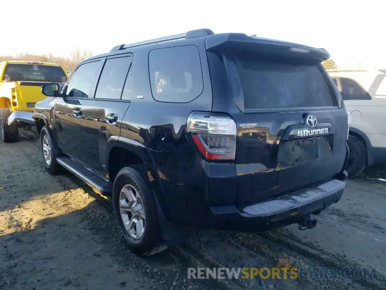 3 Фотография поврежденного автомобиля JTEBU5JR0K5684458 TOYOTA 4RUNNER 2019