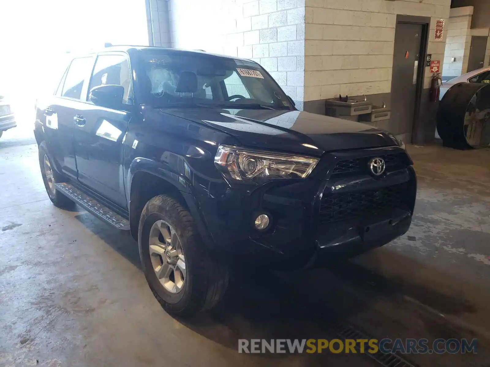 1 Photograph of a damaged car JTEBU5JR0K5686470 TOYOTA 4RUNNER 2019