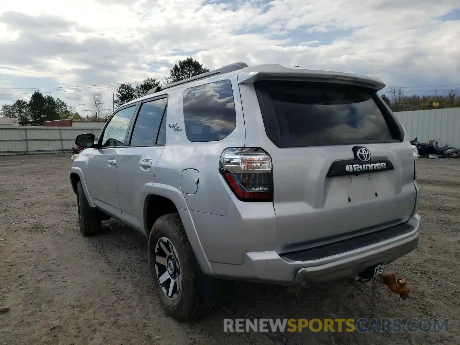 3 Фотография поврежденного автомобиля JTEBU5JR0K5688896 TOYOTA 4RUNNER 2019