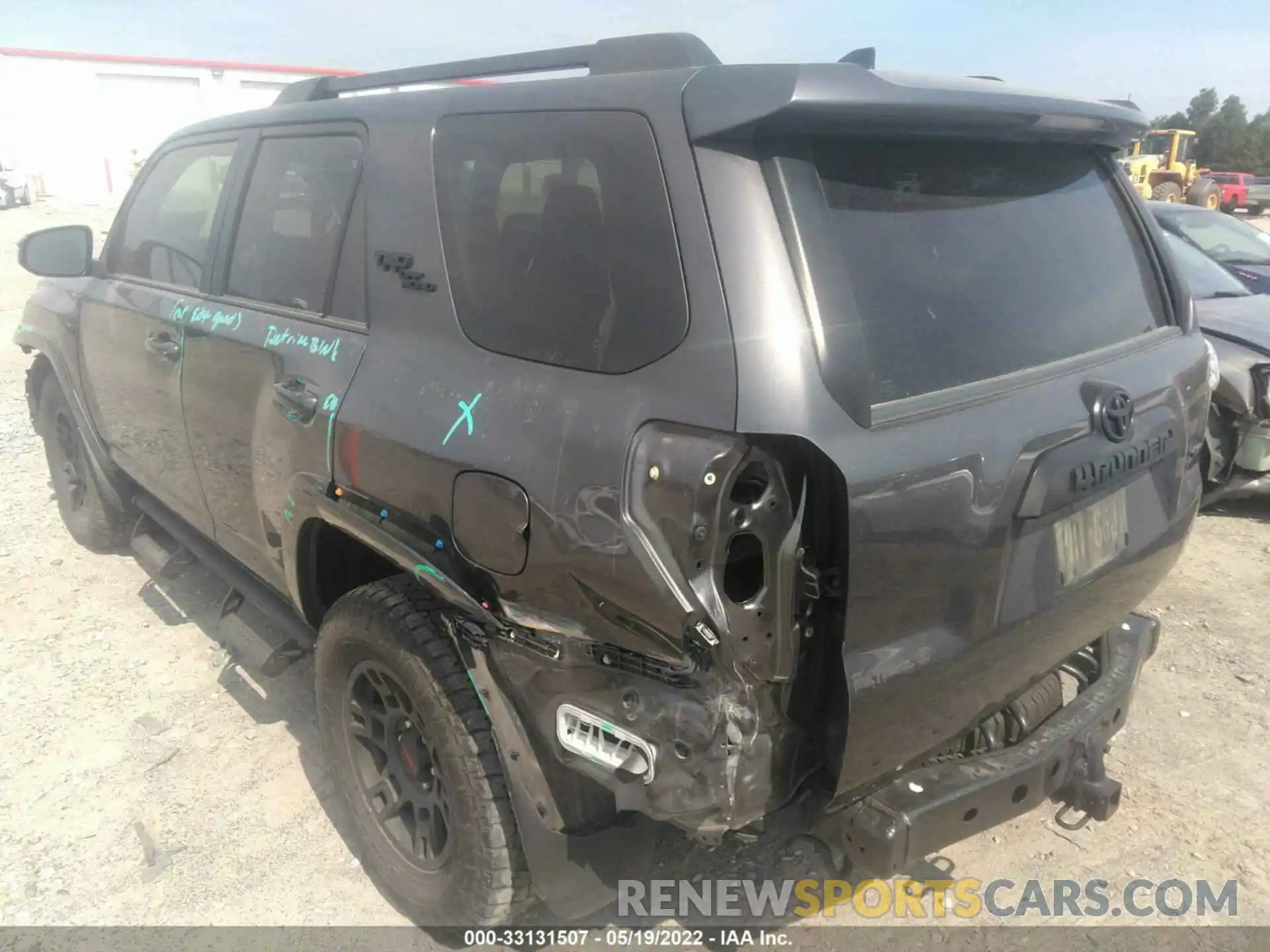 3 Фотография поврежденного автомобиля JTEBU5JR0K5696755 TOYOTA 4RUNNER 2019