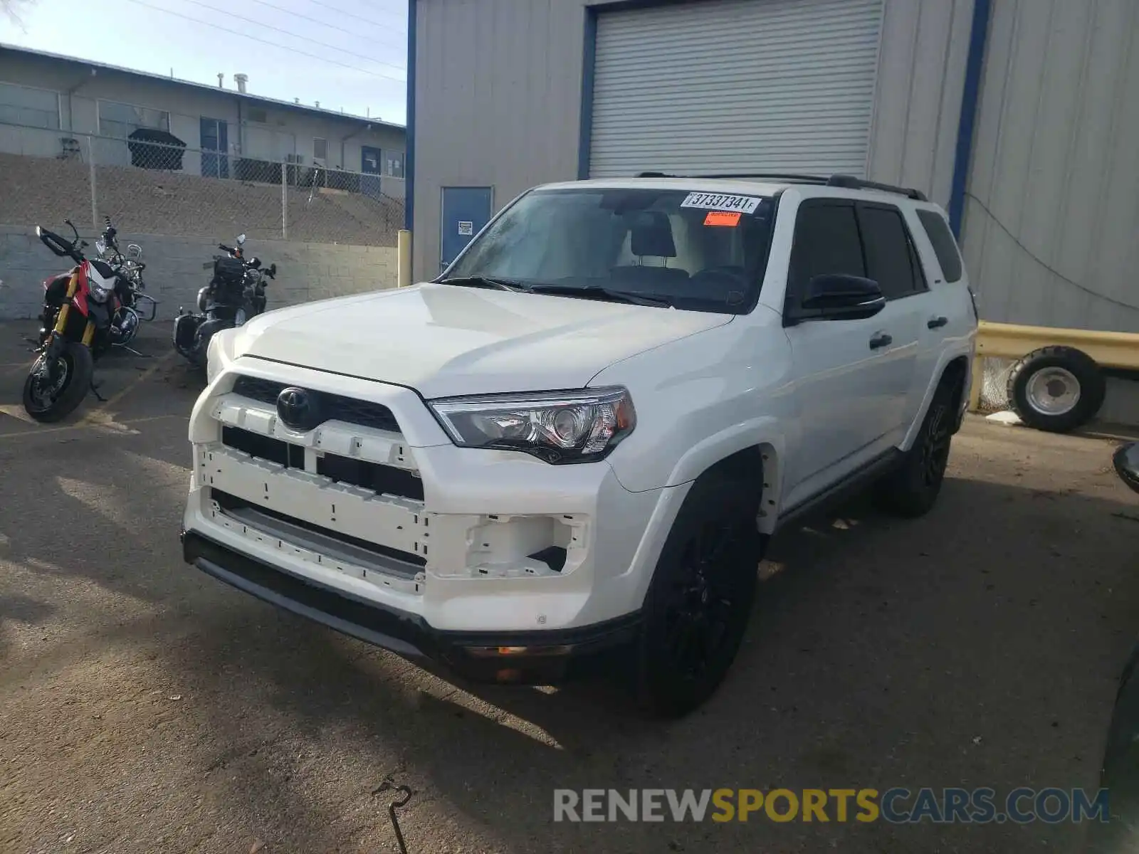 2 Фотография поврежденного автомобиля JTEBU5JR0K5698893 TOYOTA 4RUNNER 2019