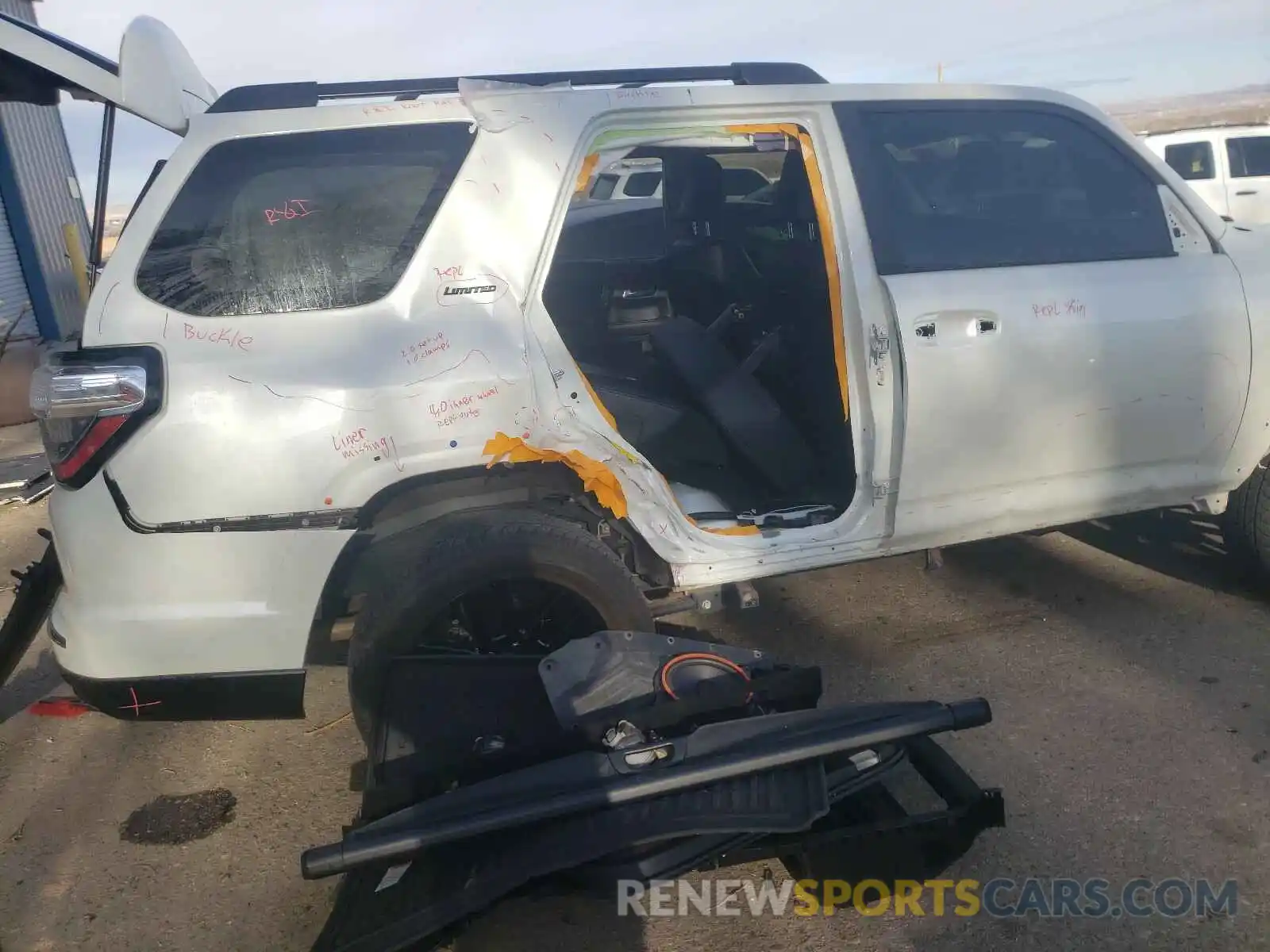 9 Photograph of a damaged car JTEBU5JR0K5698893 TOYOTA 4RUNNER 2019