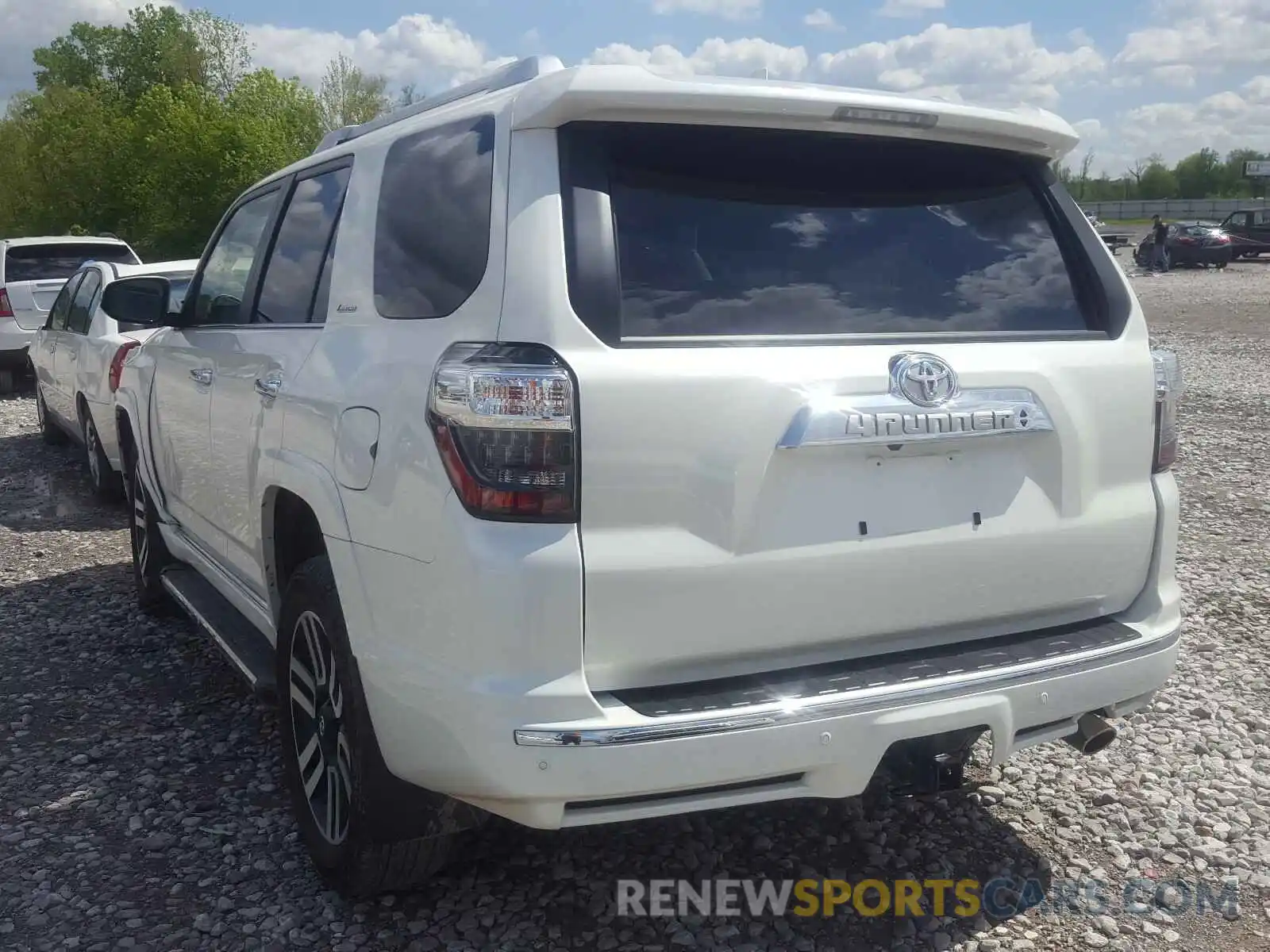 3 Фотография поврежденного автомобиля JTEBU5JR0K5699929 TOYOTA 4RUNNER 2019