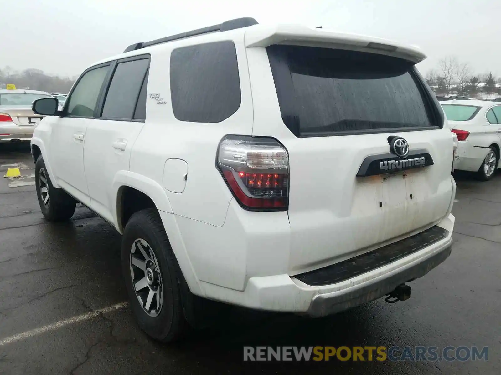 3 Фотография поврежденного автомобиля JTEBU5JR0K5706698 TOYOTA 4RUNNER 2019