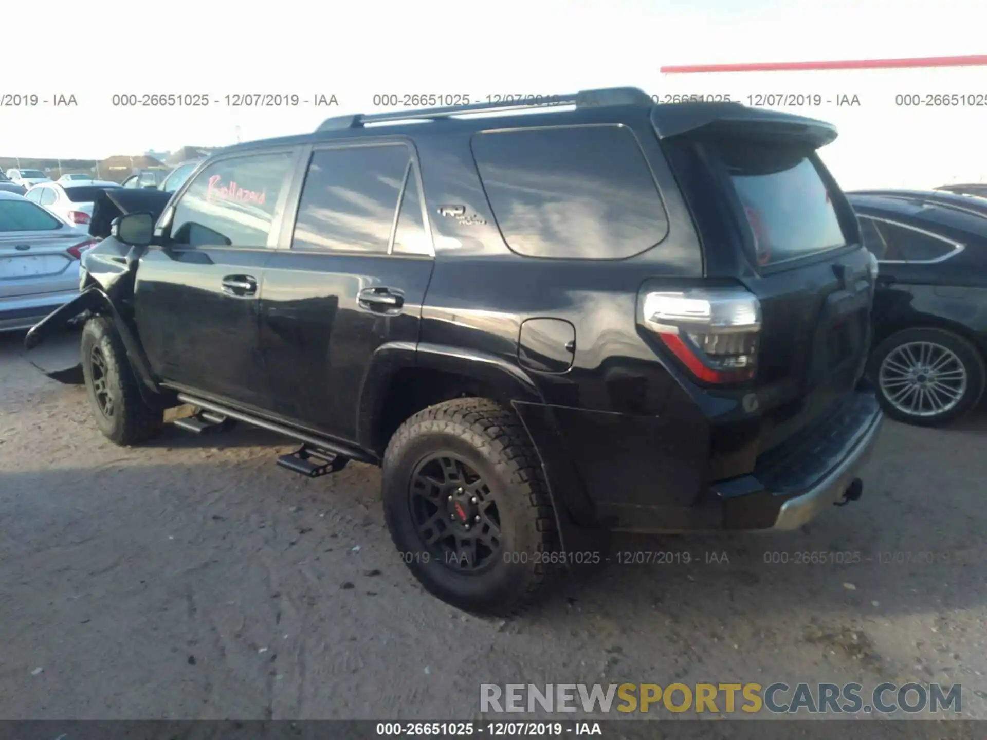 3 Фотография поврежденного автомобиля JTEBU5JR0K5706779 TOYOTA 4RUNNER 2019