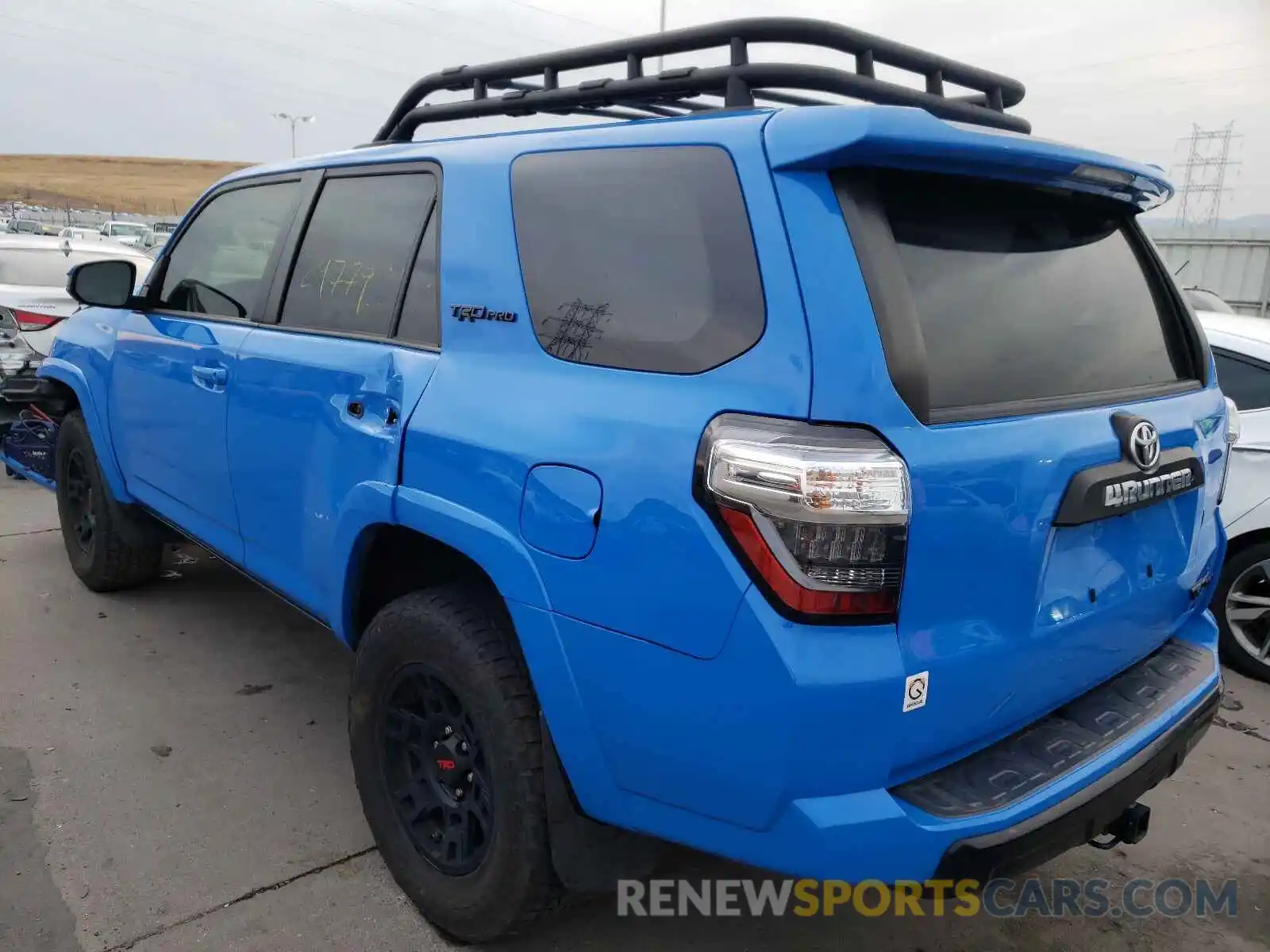 3 Фотография поврежденного автомобиля JTEBU5JR0K5718060 TOYOTA 4RUNNER 2019