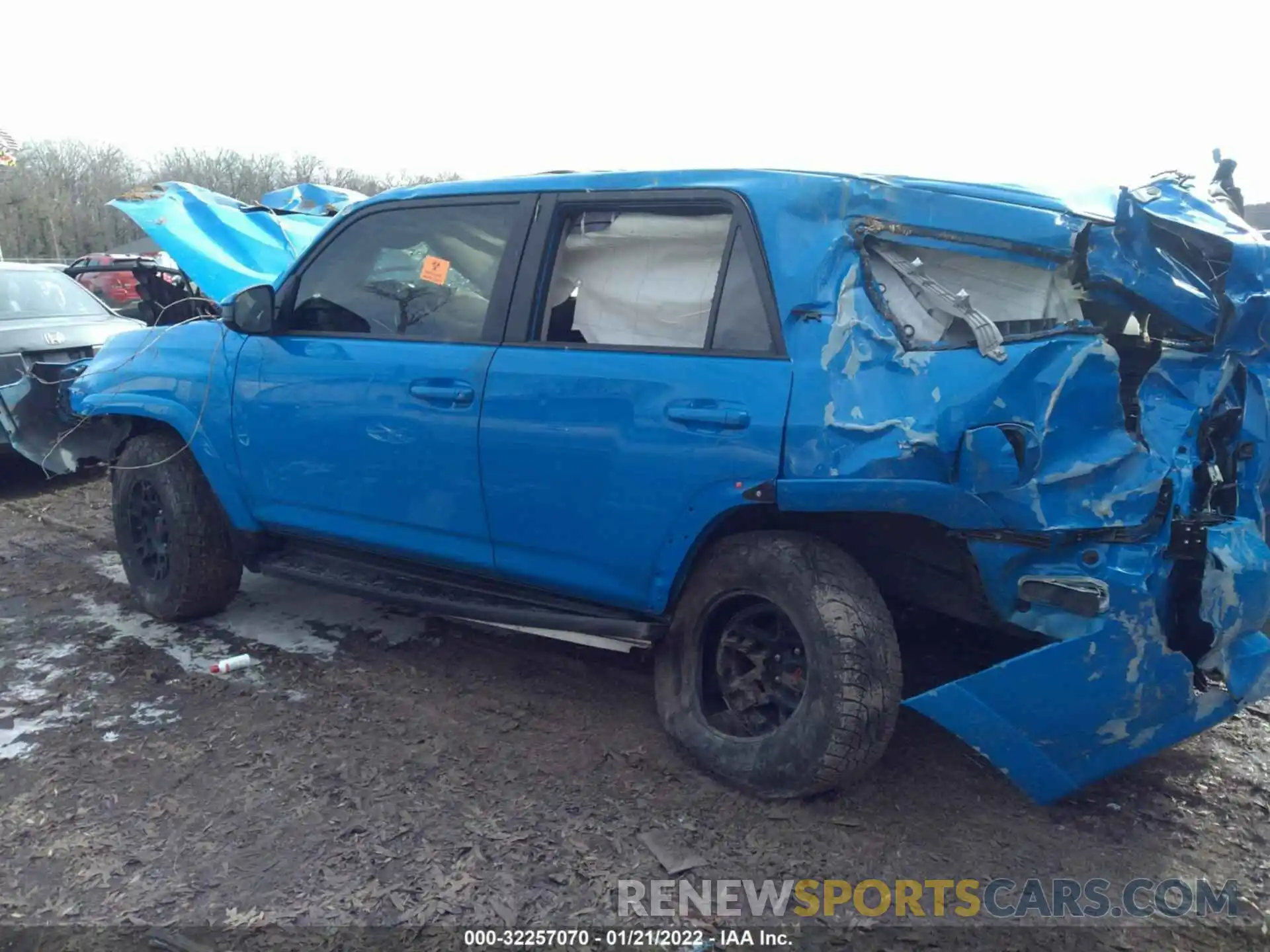 2 Фотография поврежденного автомобиля JTEBU5JR0K5720195 TOYOTA 4RUNNER 2019