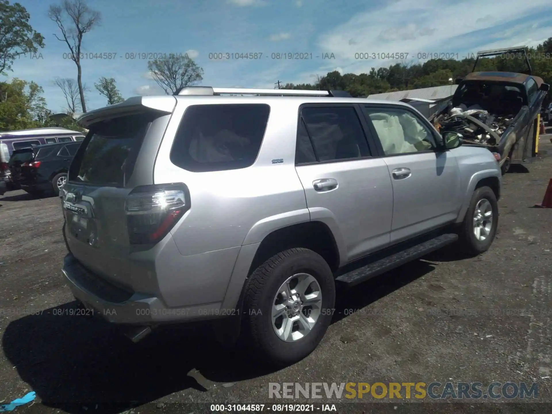 4 Photograph of a damaged car JTEBU5JR0K5725977 TOYOTA 4RUNNER 2019