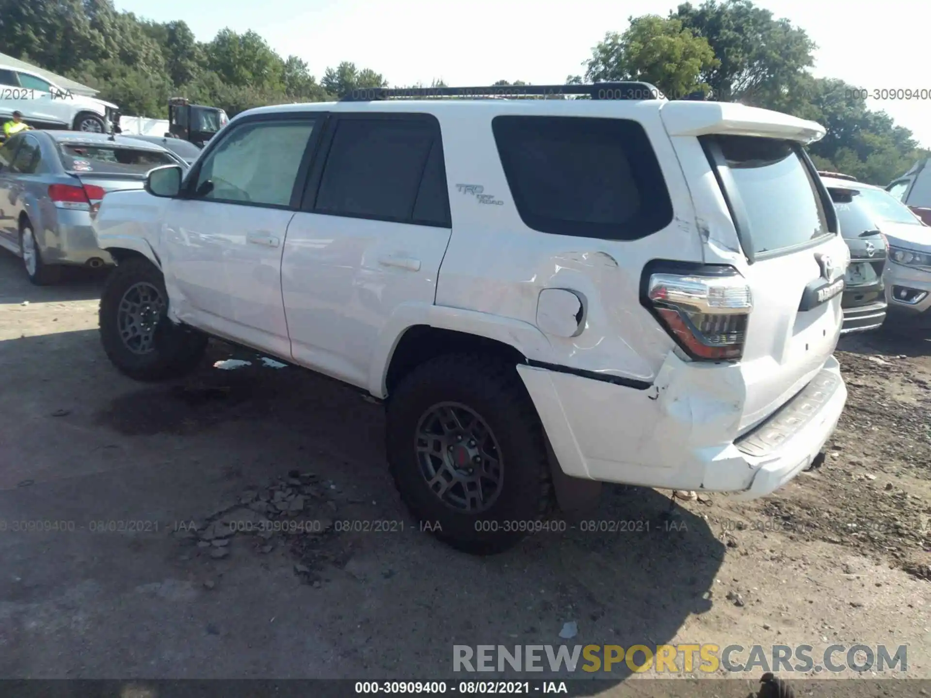 3 Photograph of a damaged car JTEBU5JR0K5728443 TOYOTA 4RUNNER 2019