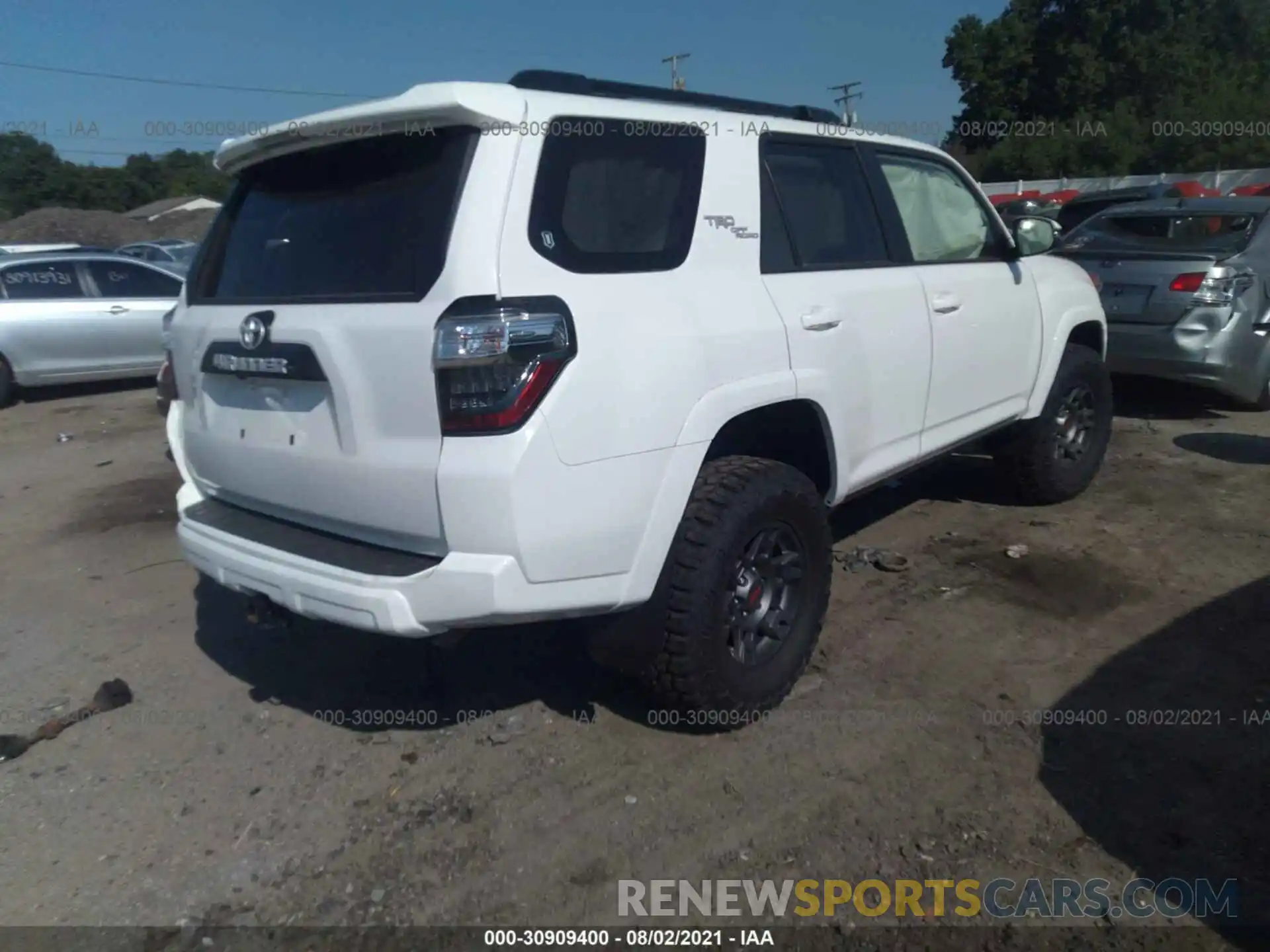 4 Photograph of a damaged car JTEBU5JR0K5728443 TOYOTA 4RUNNER 2019