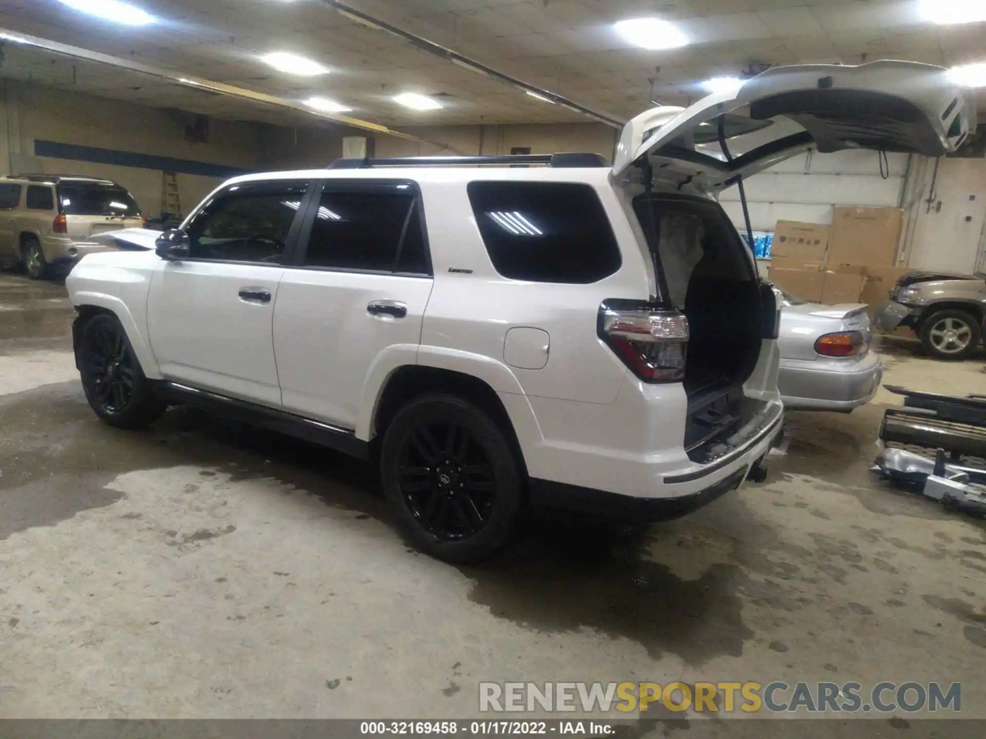 3 Фотография поврежденного автомобиля JTEBU5JR0K5729544 TOYOTA 4RUNNER 2019