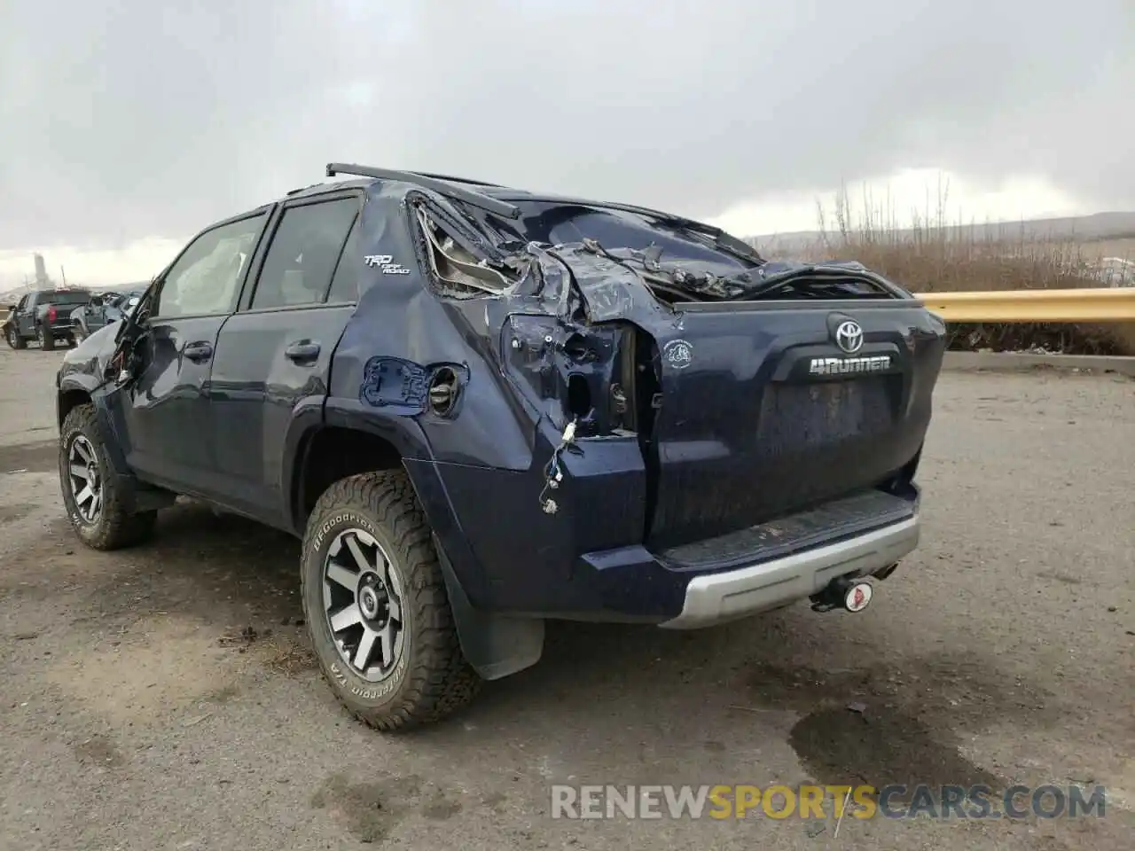 3 Фотография поврежденного автомобиля JTEBU5JR0K5734419 TOYOTA 4RUNNER 2019