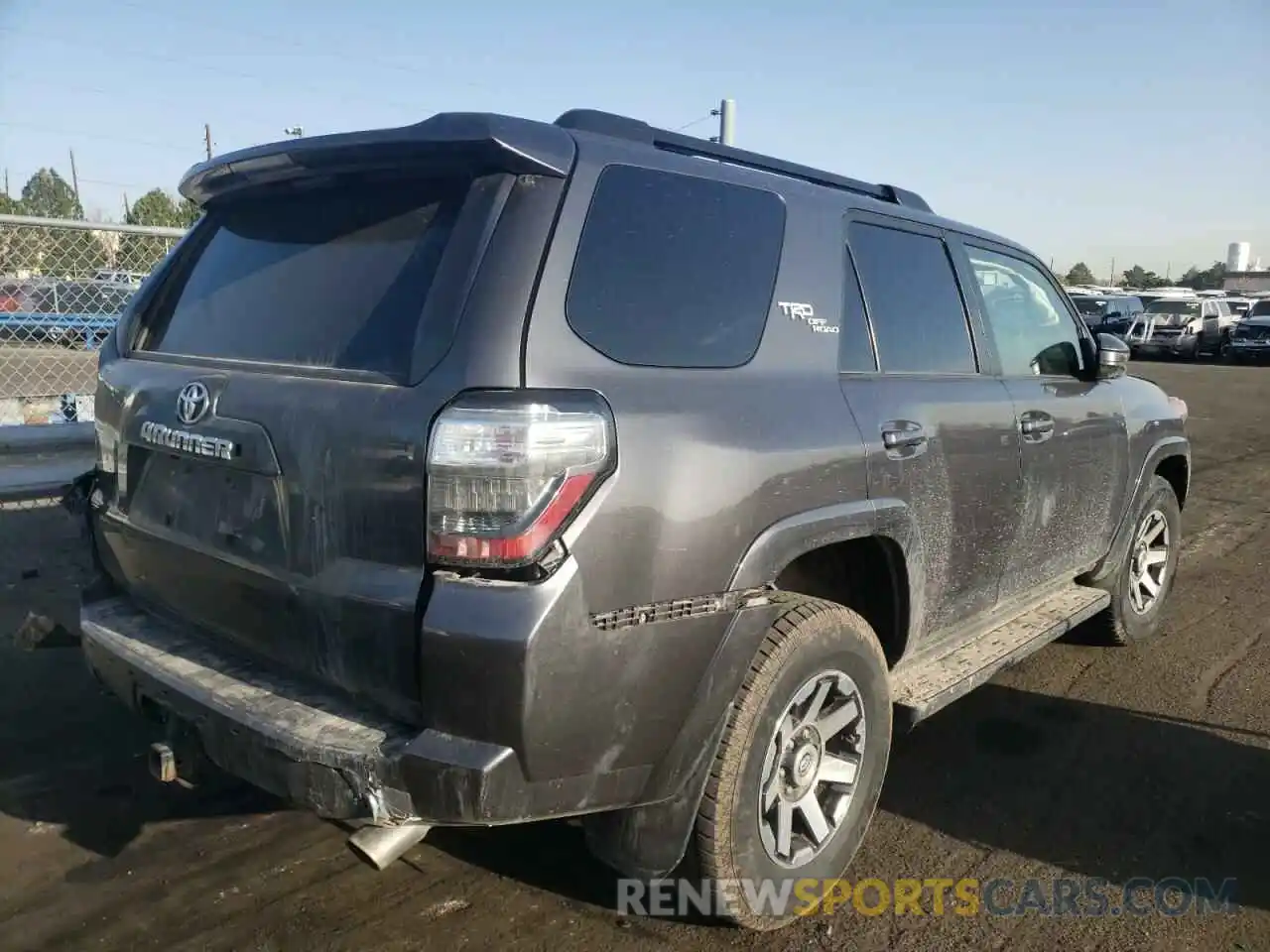 4 Фотография поврежденного автомобиля JTEBU5JR1K5613821 TOYOTA 4RUNNER 2019