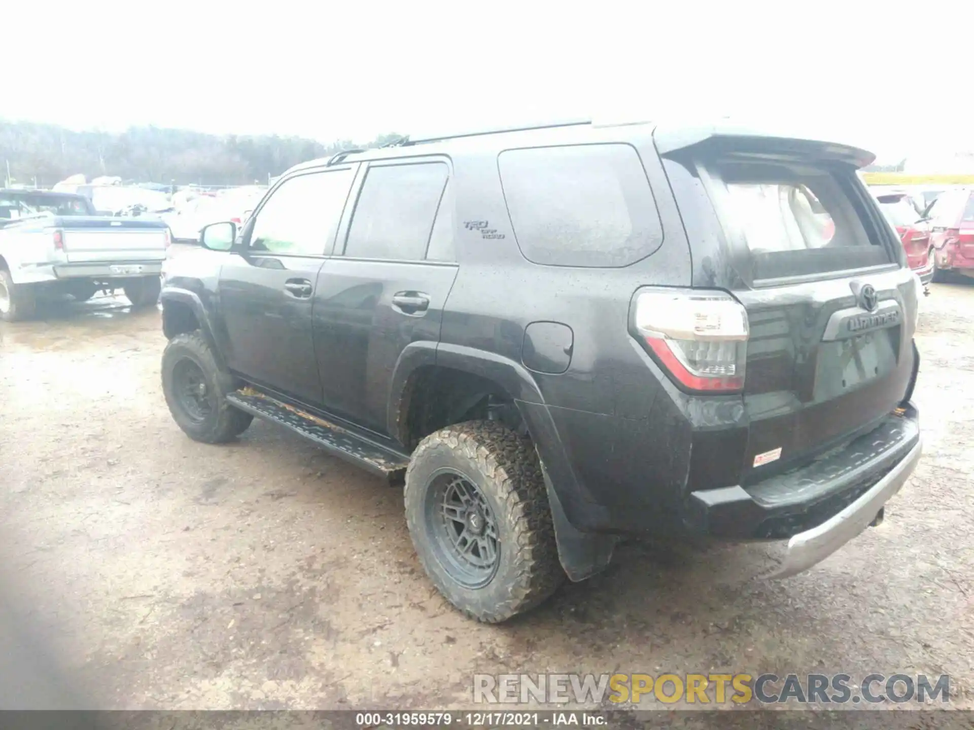 3 Фотография поврежденного автомобиля JTEBU5JR1K5617643 TOYOTA 4RUNNER 2019