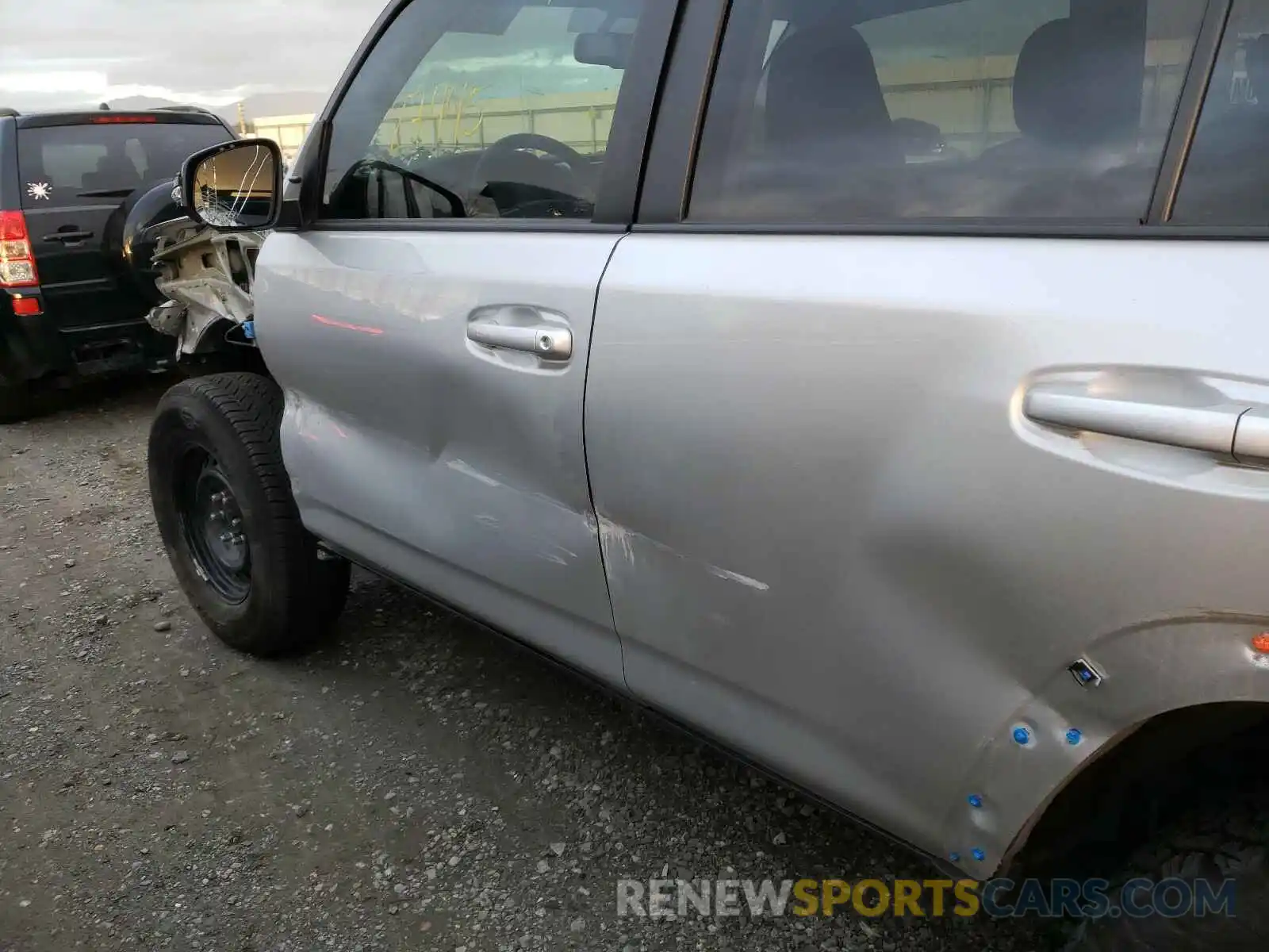 9 Photograph of a damaged car JTEBU5JR1K5631414 TOYOTA 4RUNNER 2019