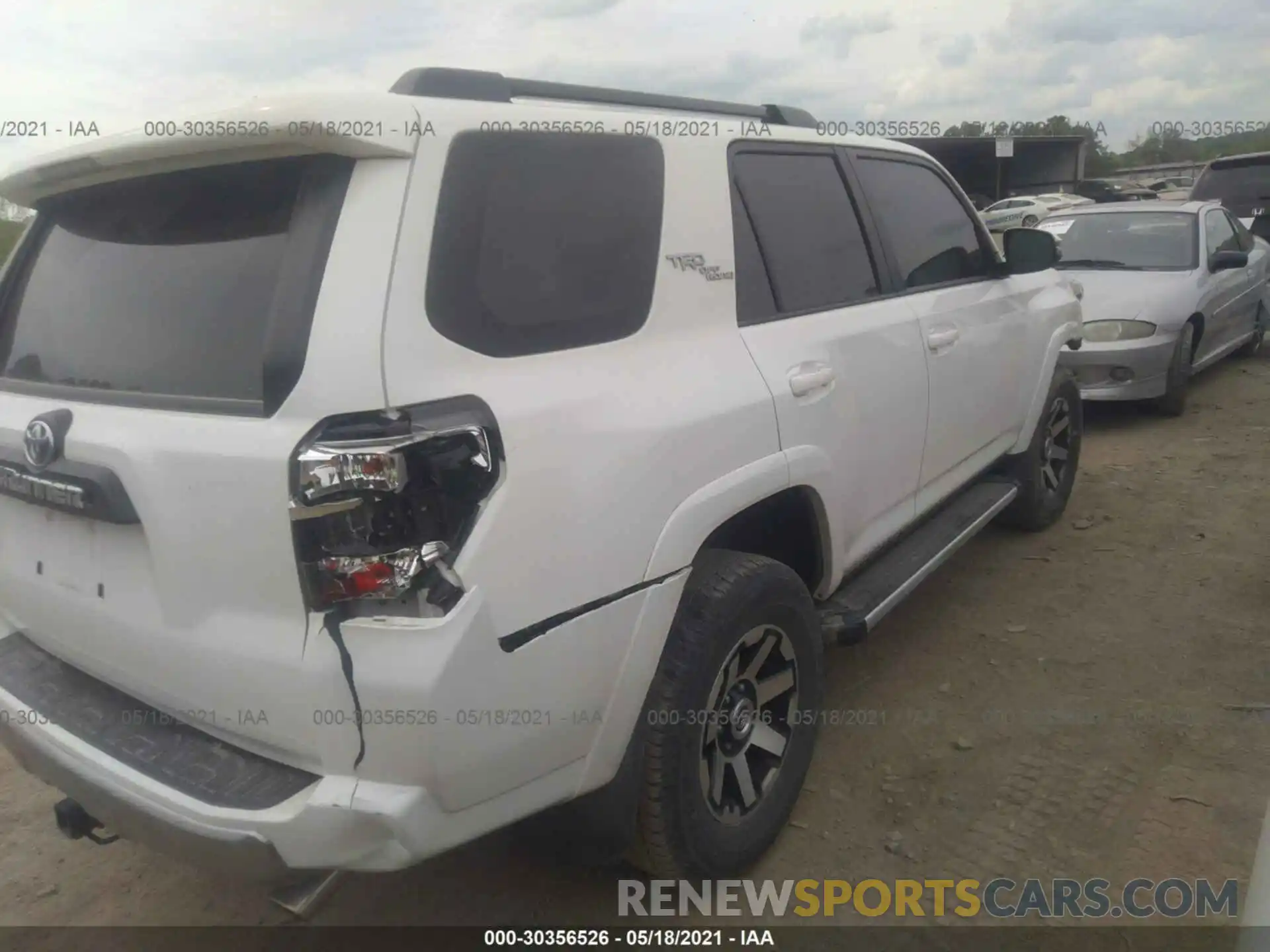 4 Фотография поврежденного автомобиля JTEBU5JR1K5632403 TOYOTA 4RUNNER 2019