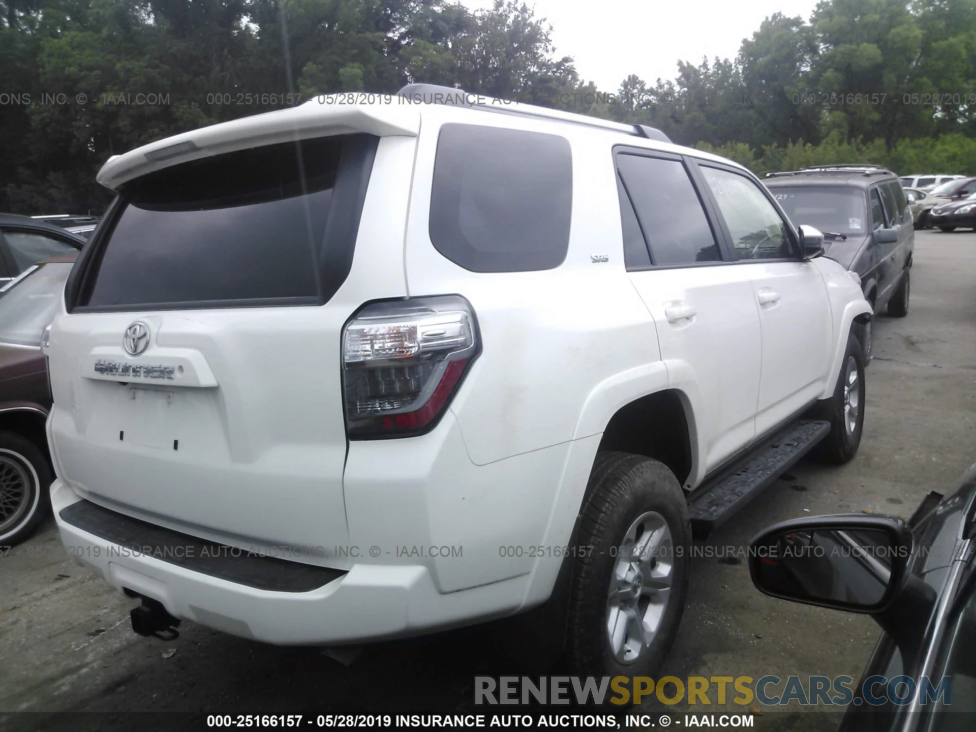 4 Photograph of a damaged car JTEBU5JR1K5633714 TOYOTA 4RUNNER 2019