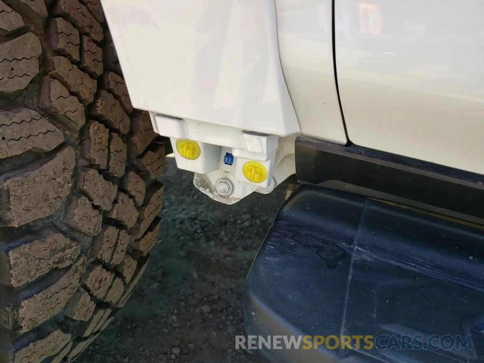 9 Photograph of a damaged car JTEBU5JR1K5643658 TOYOTA 4RUNNER 2019