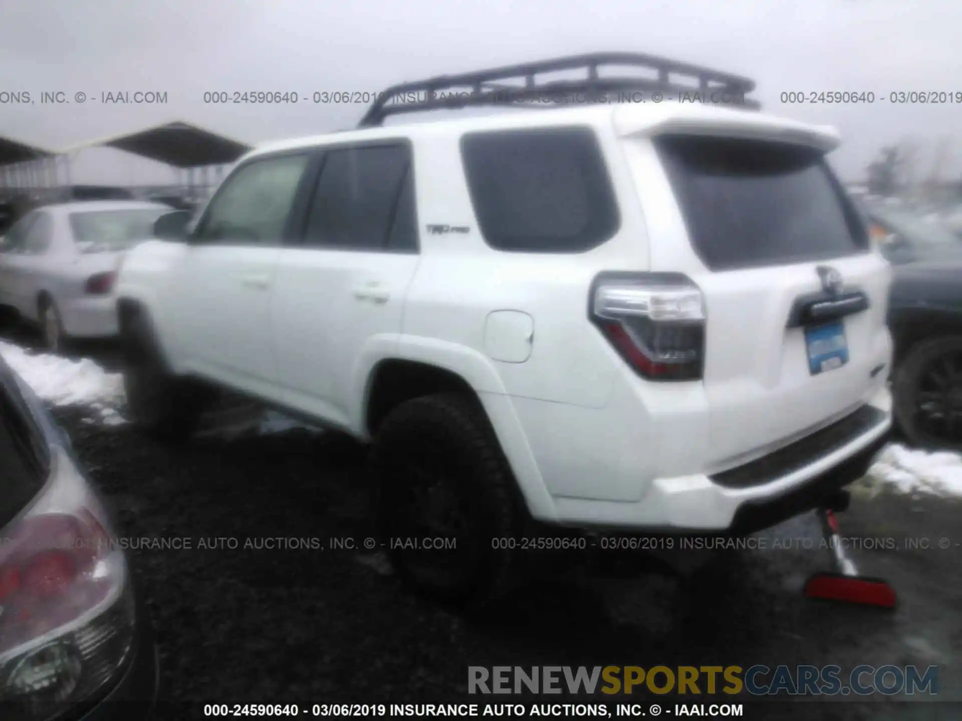 3 Фотография поврежденного автомобиля JTEBU5JR1K5651081 TOYOTA 4RUNNER 2019