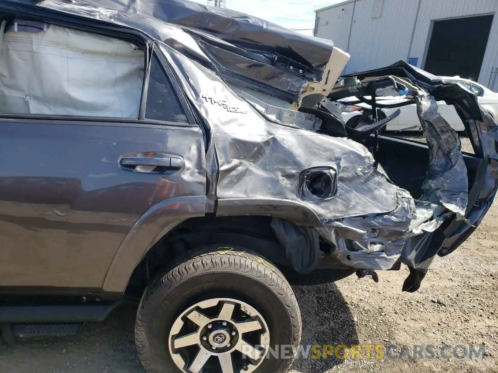 9 Photograph of a damaged car JTEBU5JR1K5653736 TOYOTA 4RUNNER 2019