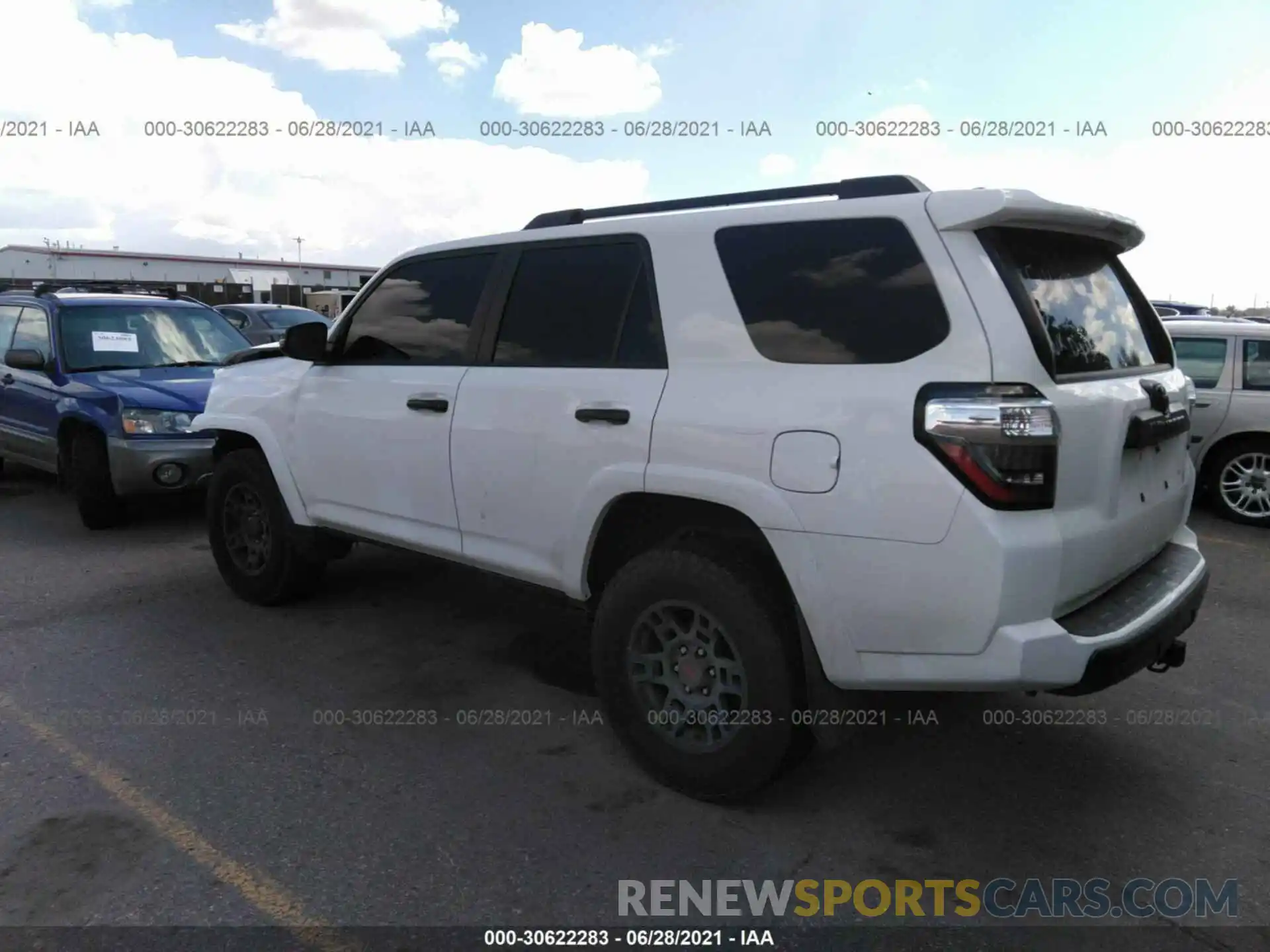 3 Фотография поврежденного автомобиля JTEBU5JR1K5659410 TOYOTA 4RUNNER 2019