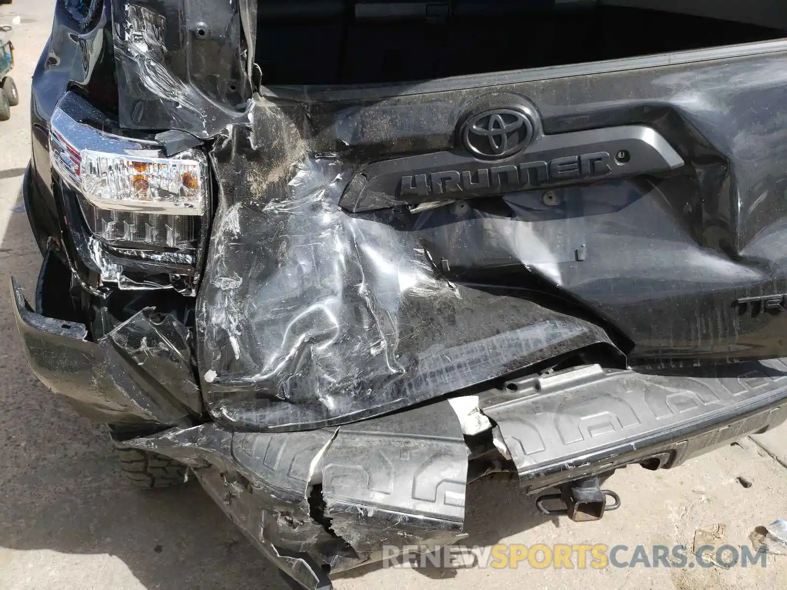 9 Photograph of a damaged car JTEBU5JR1K5663151 TOYOTA 4RUNNER 2019