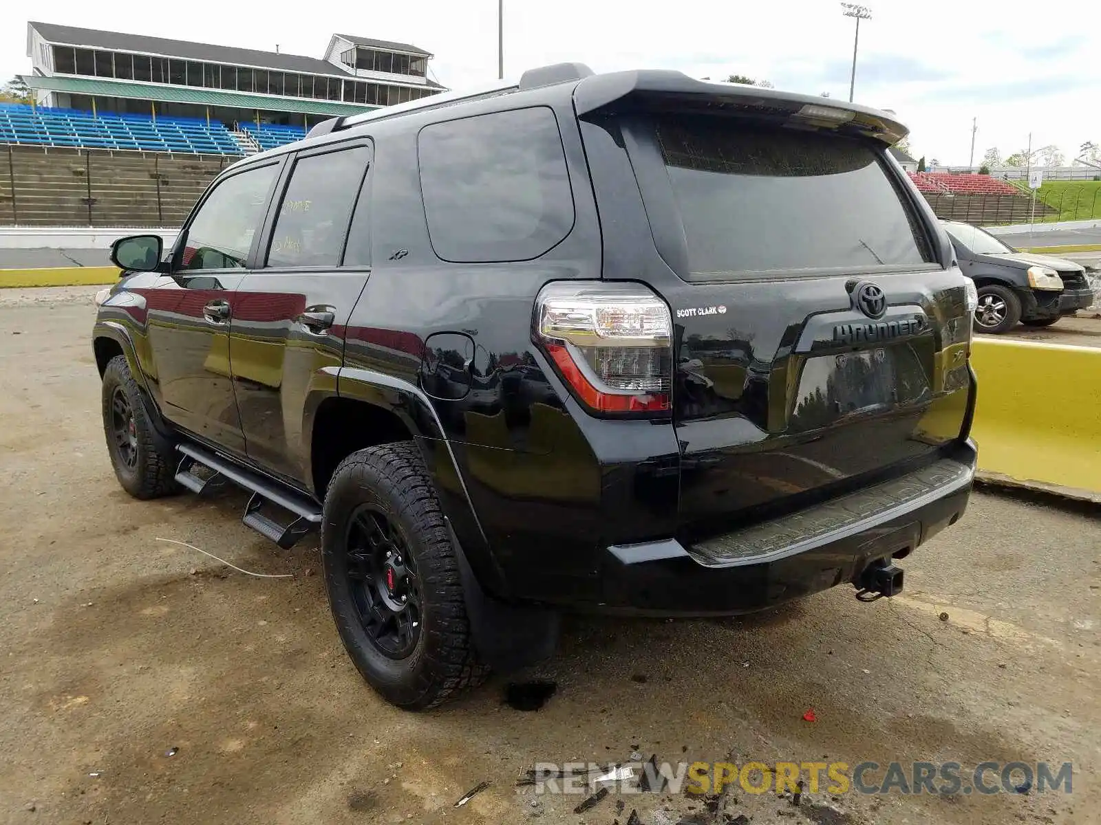 3 Фотография поврежденного автомобиля JTEBU5JR1K5670035 TOYOTA 4RUNNER 2019