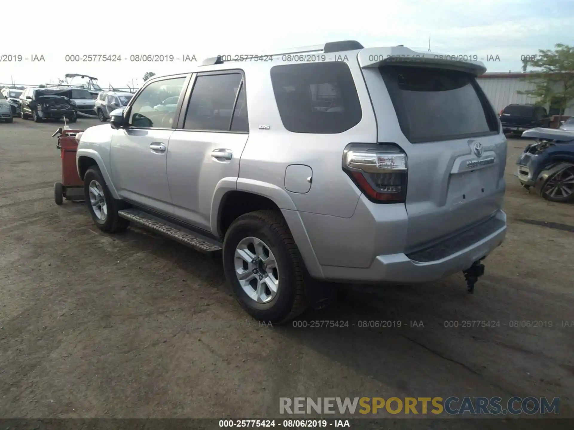 3 Фотография поврежденного автомобиля JTEBU5JR1K5677504 TOYOTA 4RUNNER 2019