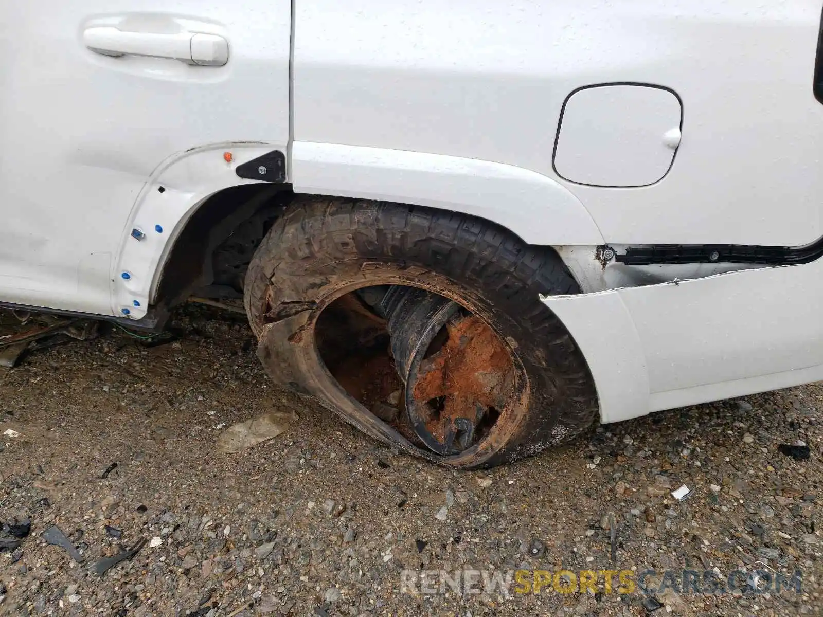 9 Photograph of a damaged car JTEBU5JR1K5707391 TOYOTA 4RUNNER 2019