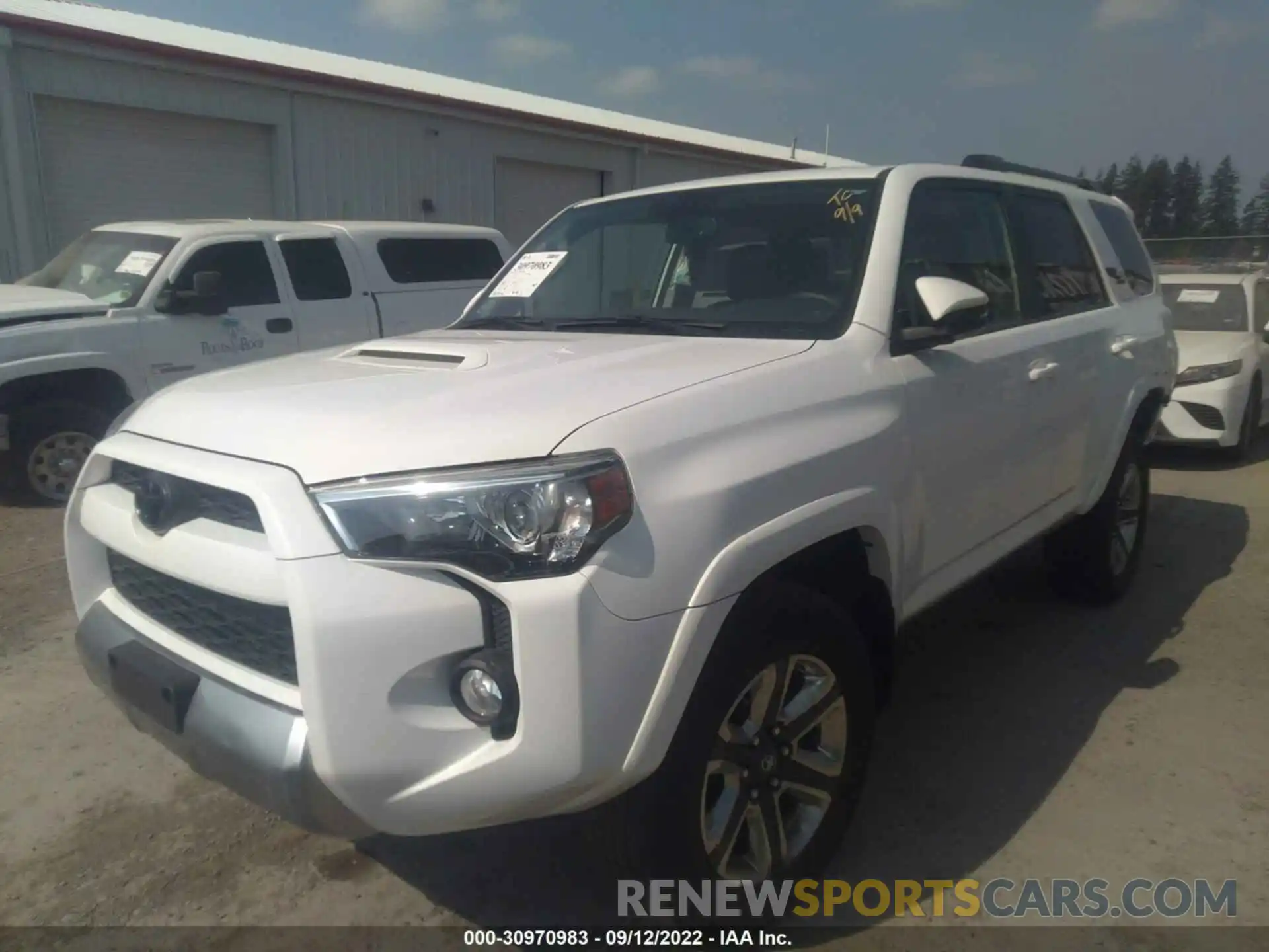 2 Фотография поврежденного автомобиля JTEBU5JR1K5716320 TOYOTA 4RUNNER 2019