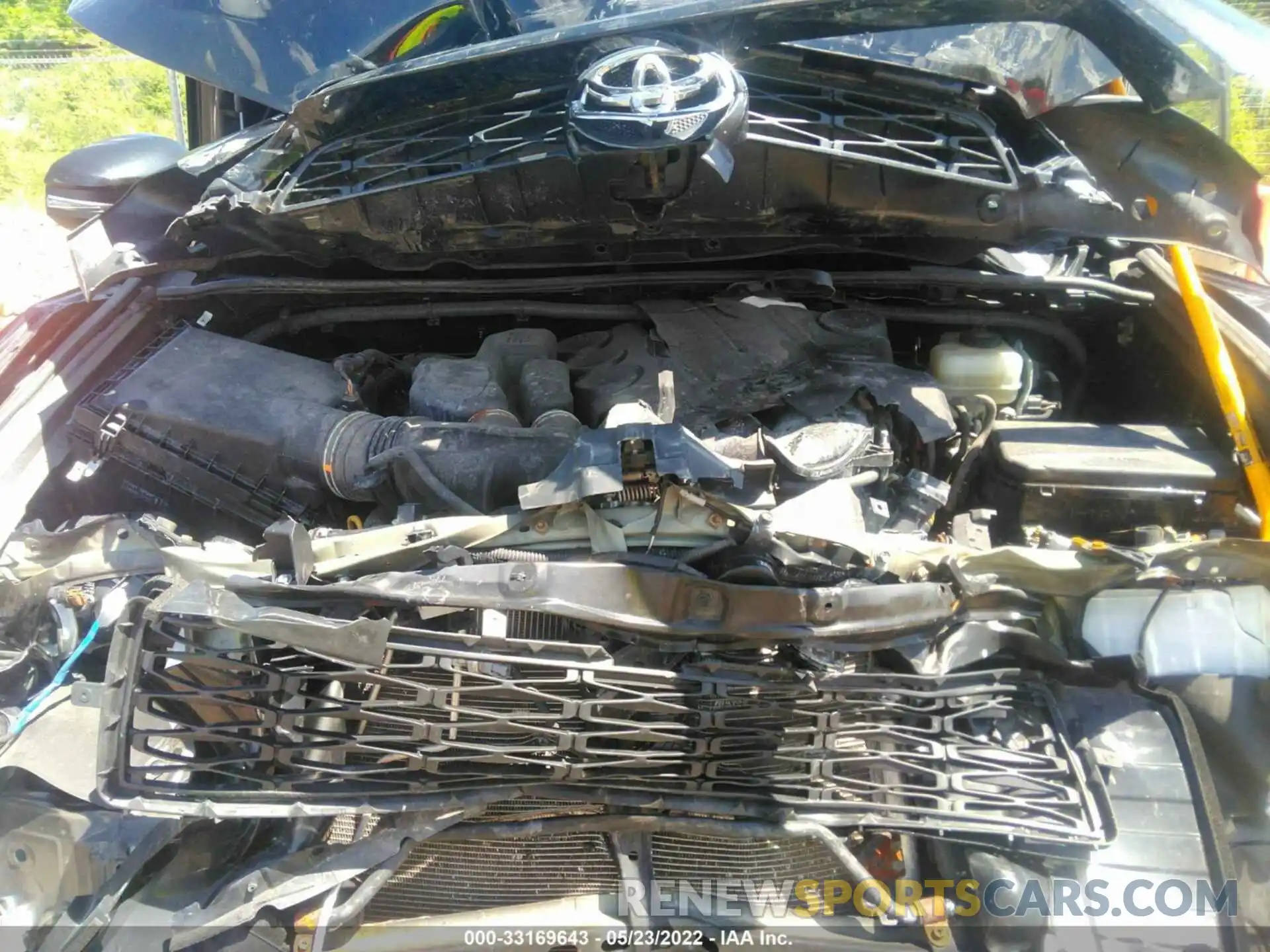 10 Photograph of a damaged car JTEBU5JR2K5612290 TOYOTA 4RUNNER 2019