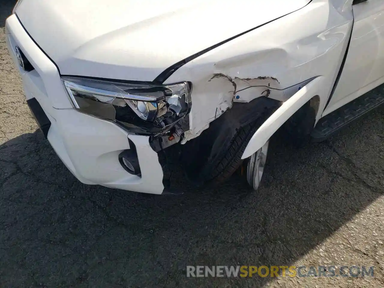 9 Photograph of a damaged car JTEBU5JR2K5617375 TOYOTA 4RUNNER 2019